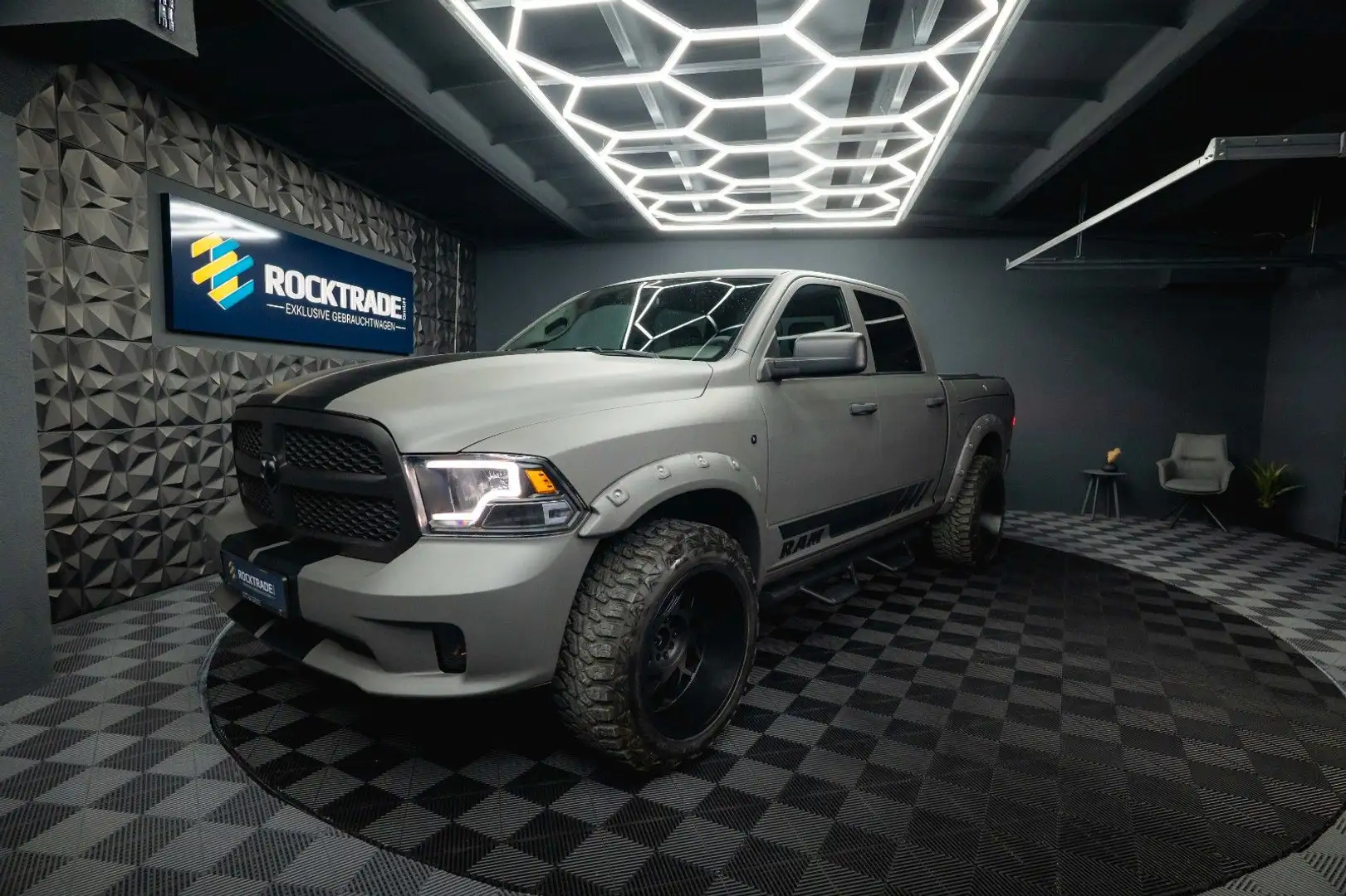 Dodge RAM 5.7 V8 HEMI 4x4 PUNISHER OFFROAD RAMBOX 19% Grau - 1