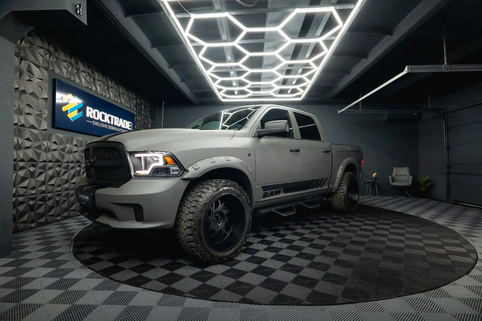 Dodge RAM 5.7 V8 HEMI 4x4 PUNISHER OFFROAD RAMBOX 19% Grau - 2