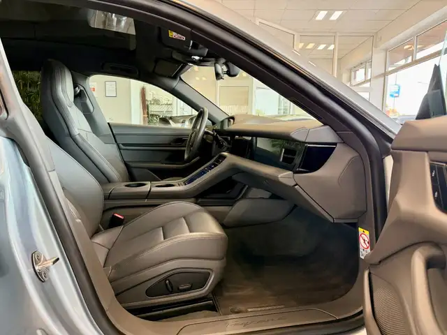 Porsche Taycan view 11