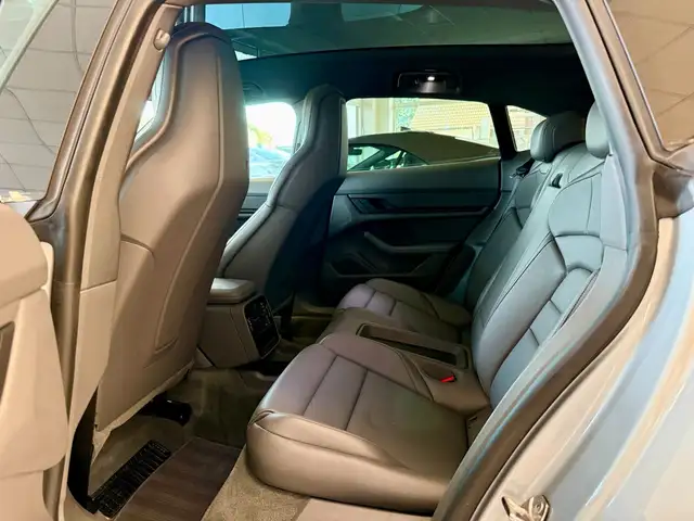 Porsche Taycan view 8