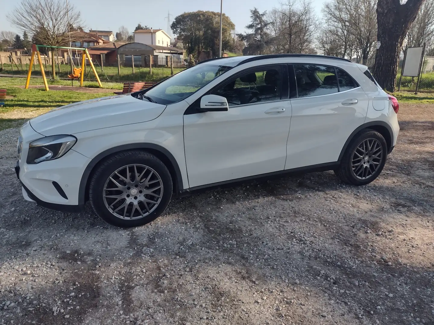 Mercedes-Benz GLA 200 d (cdi) Premium - 2