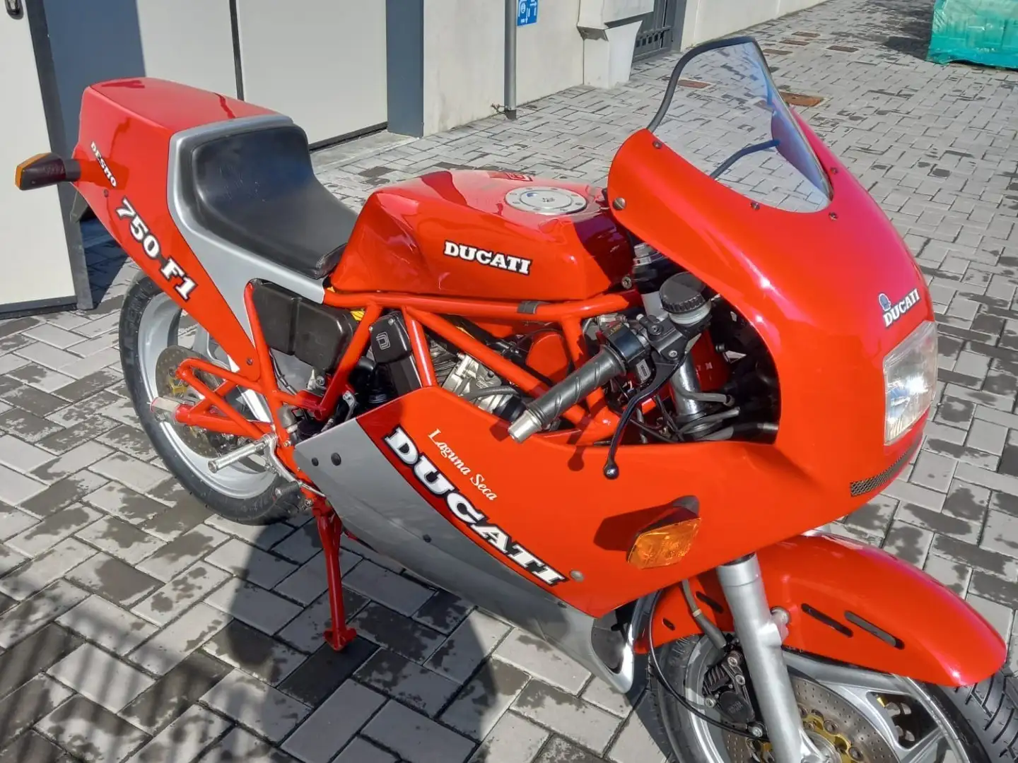 Ducati 750 F1 Laguna Seca Red - 1
