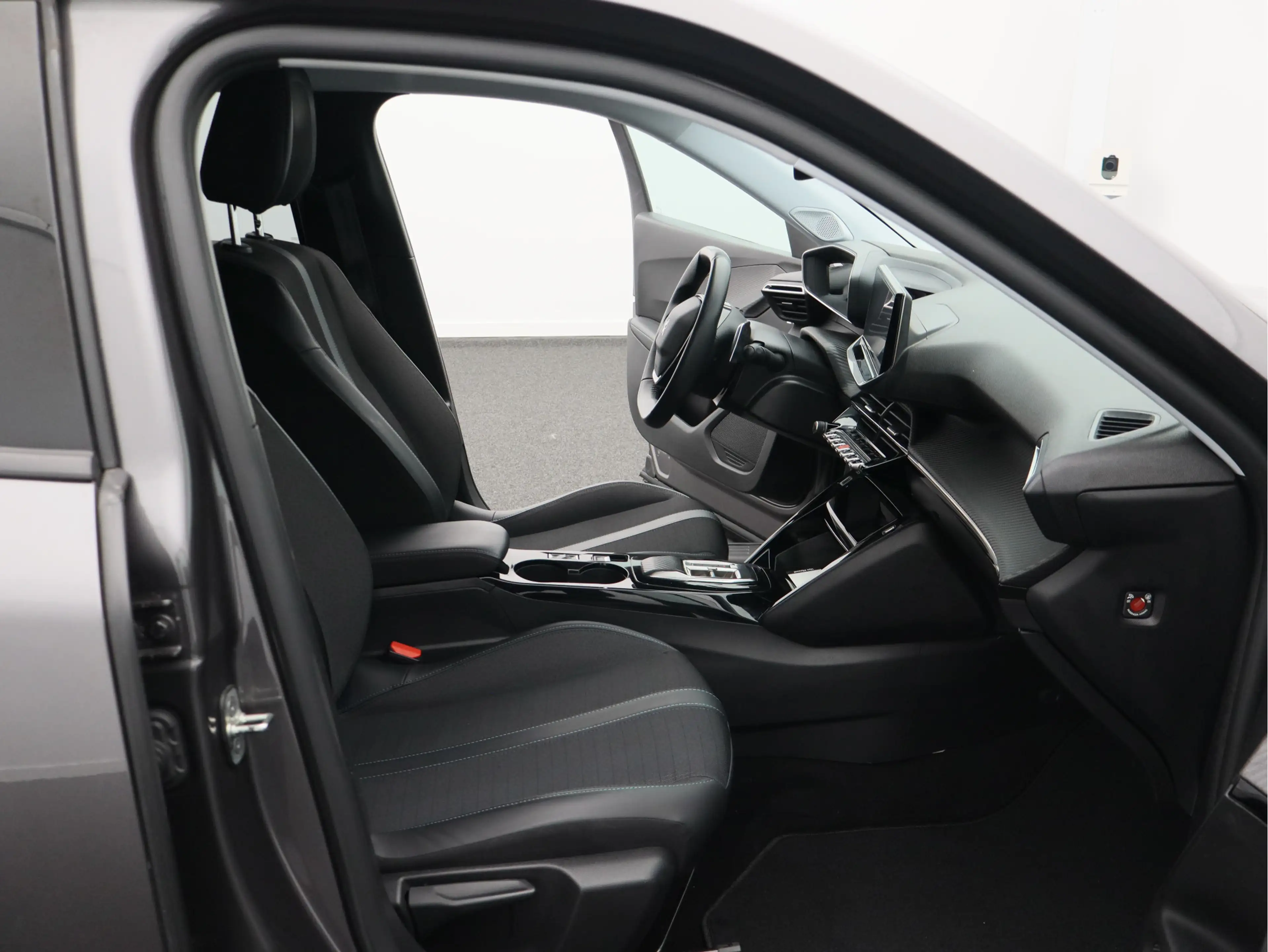 Peugeot 2008 1.2 PureTech Allure Pack/ automaat/ trekhaak! — photo 25