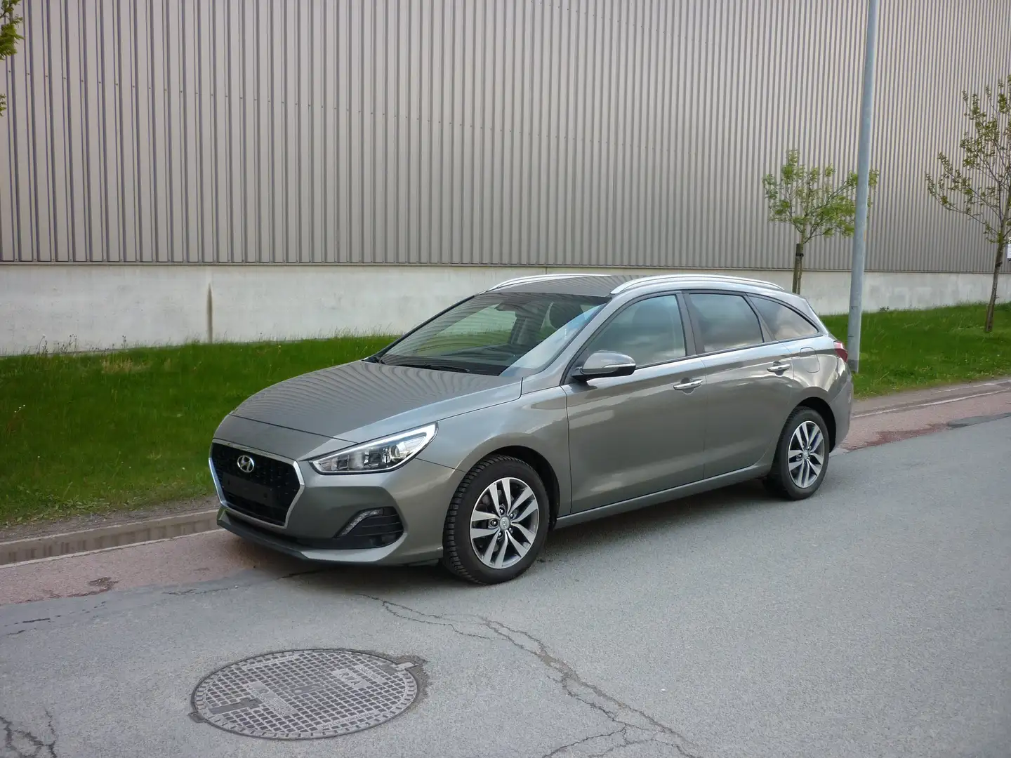 Hyundai i30 1.6 CRDi, Camera, Navi, !!! Garantie Grijs - 1