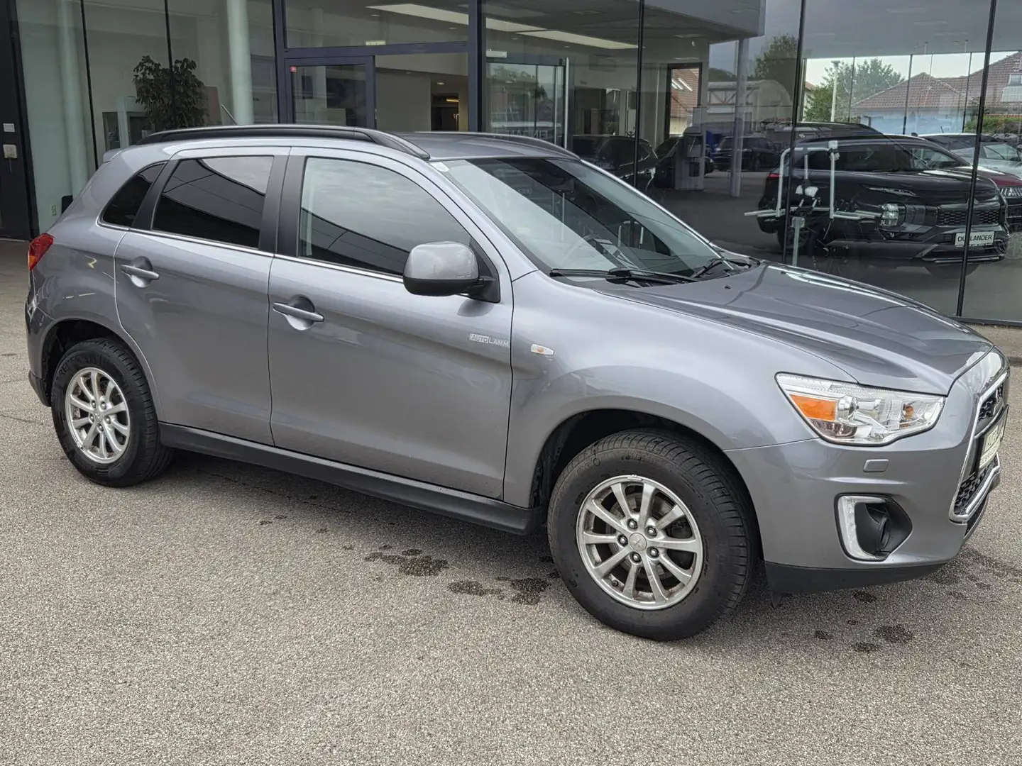 Mitsubishi ASX ASX 1,8 DI-D LP 4WD Invite Comfortline + AV Grau - 2