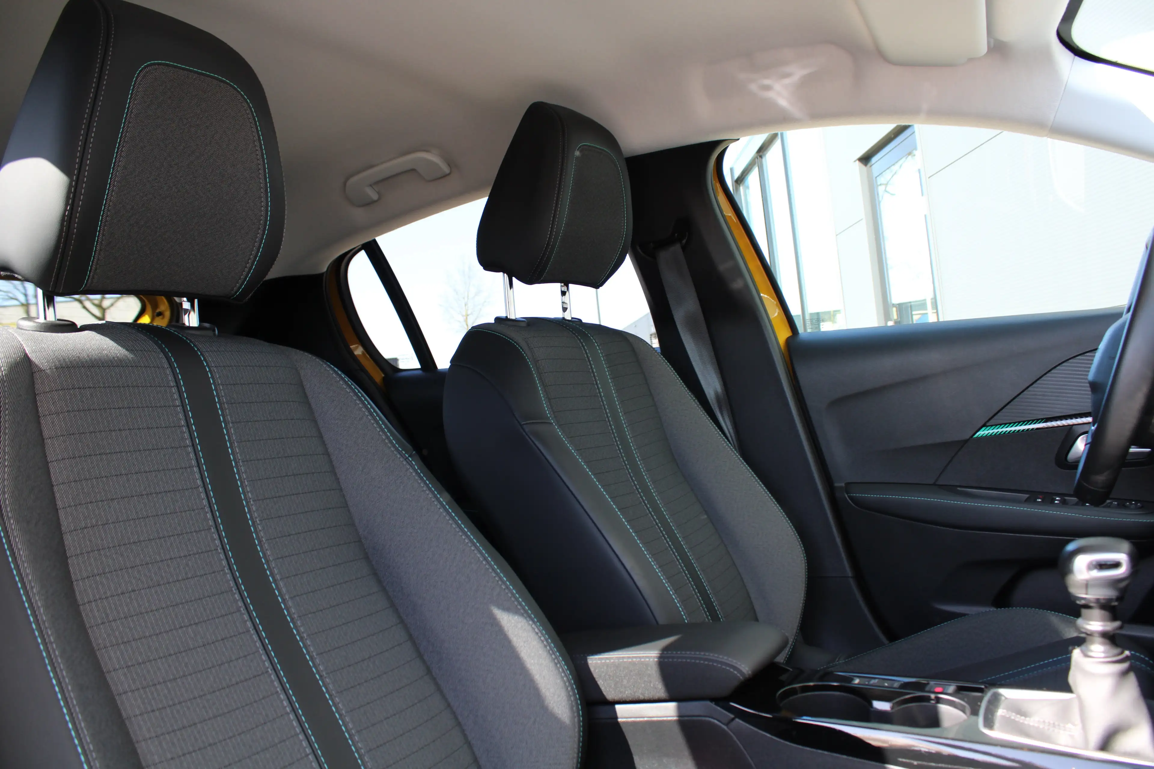 Peugeot 208 1.2 PureTech Allure Pack | Navi by app | Camera | — photo 4