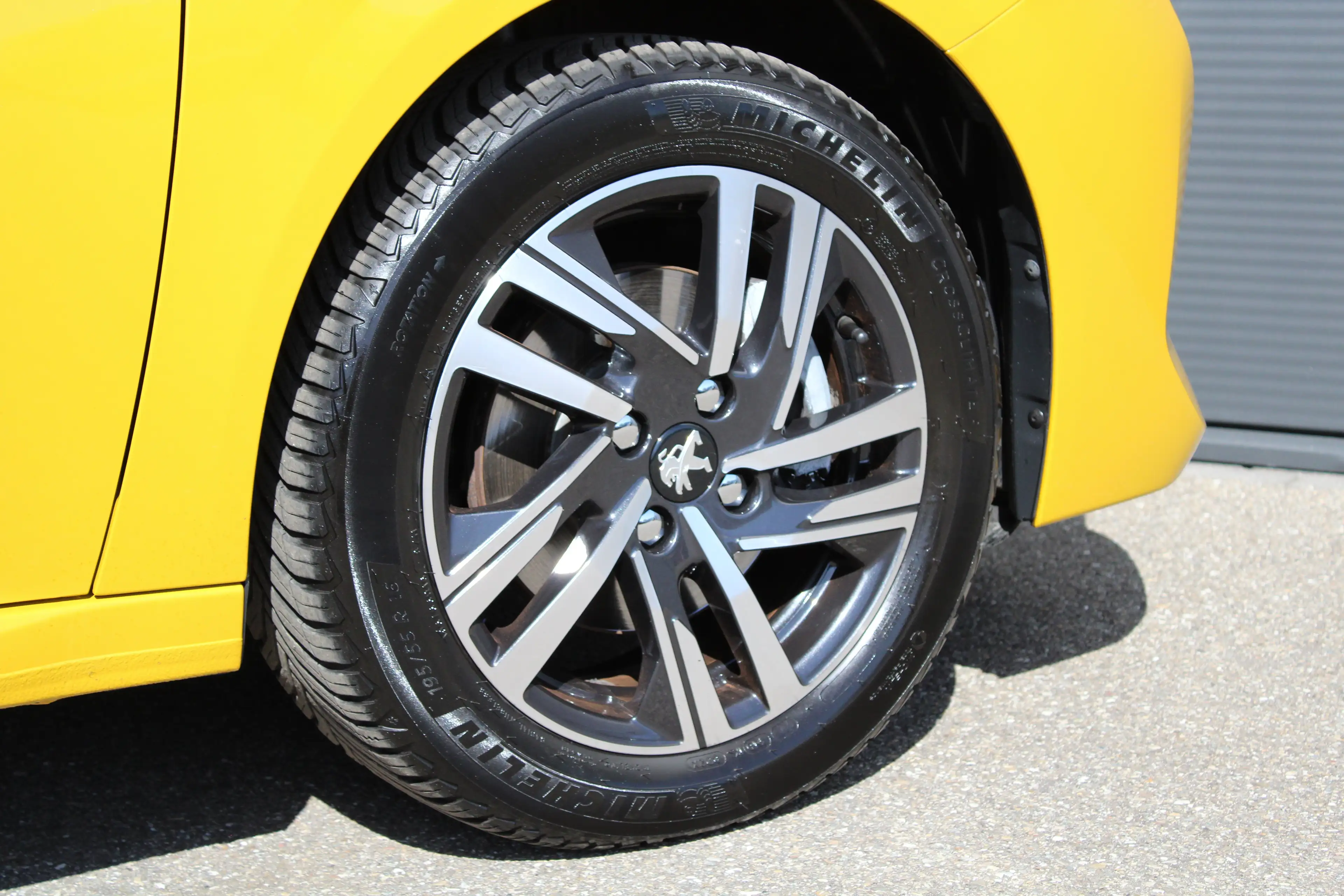Peugeot 208 1.2 PureTech Allure Pack | Navi by app | Camera | — photo 15