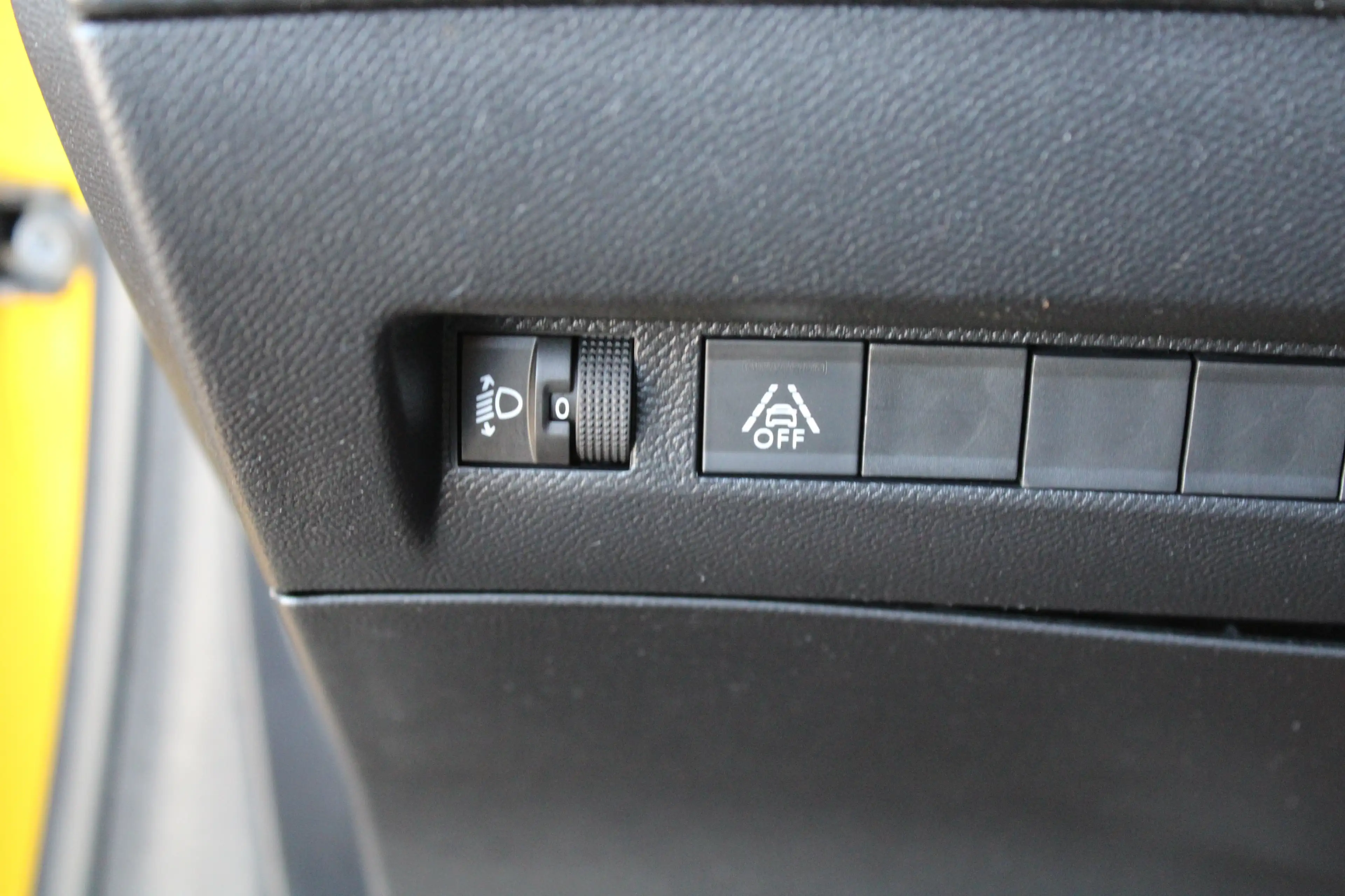 Peugeot 208 1.2 PureTech Allure Pack | Navi by app | Camera | — photo 25