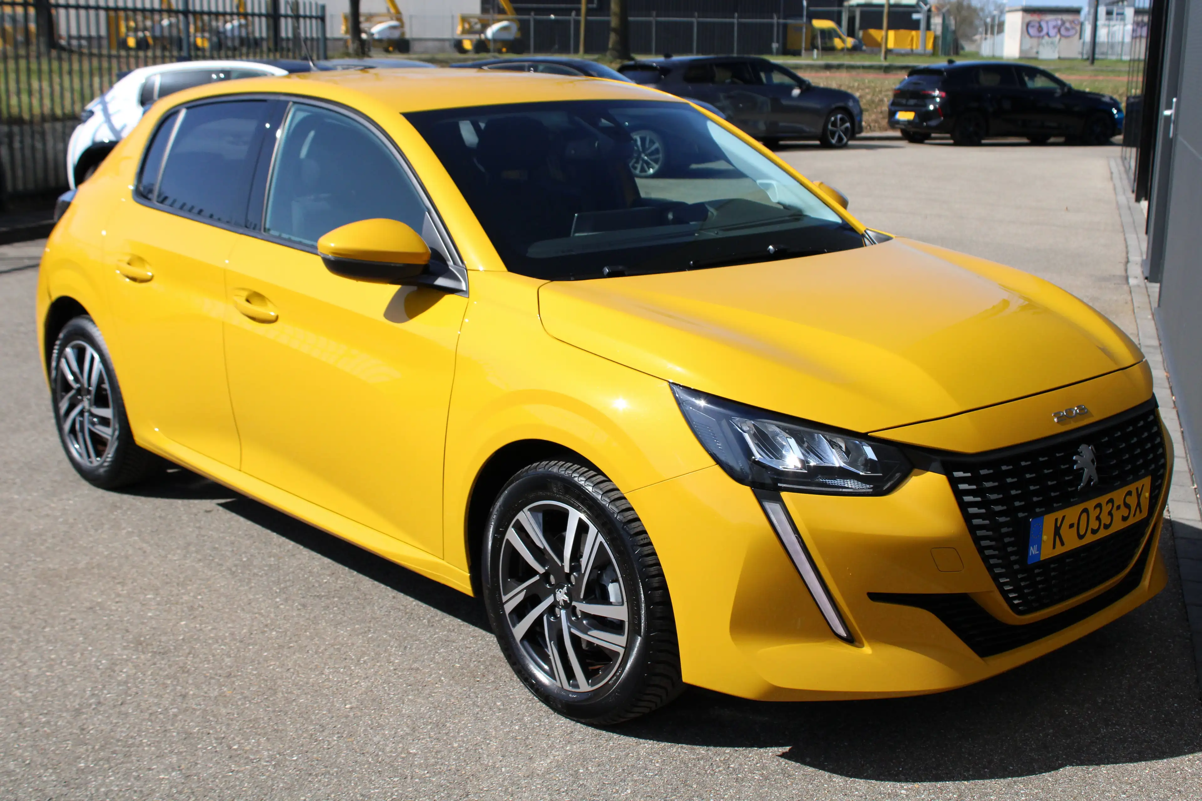 Peugeot 208 1.2 PureTech Allure Pack | Navi by app | Camera | — photo 9