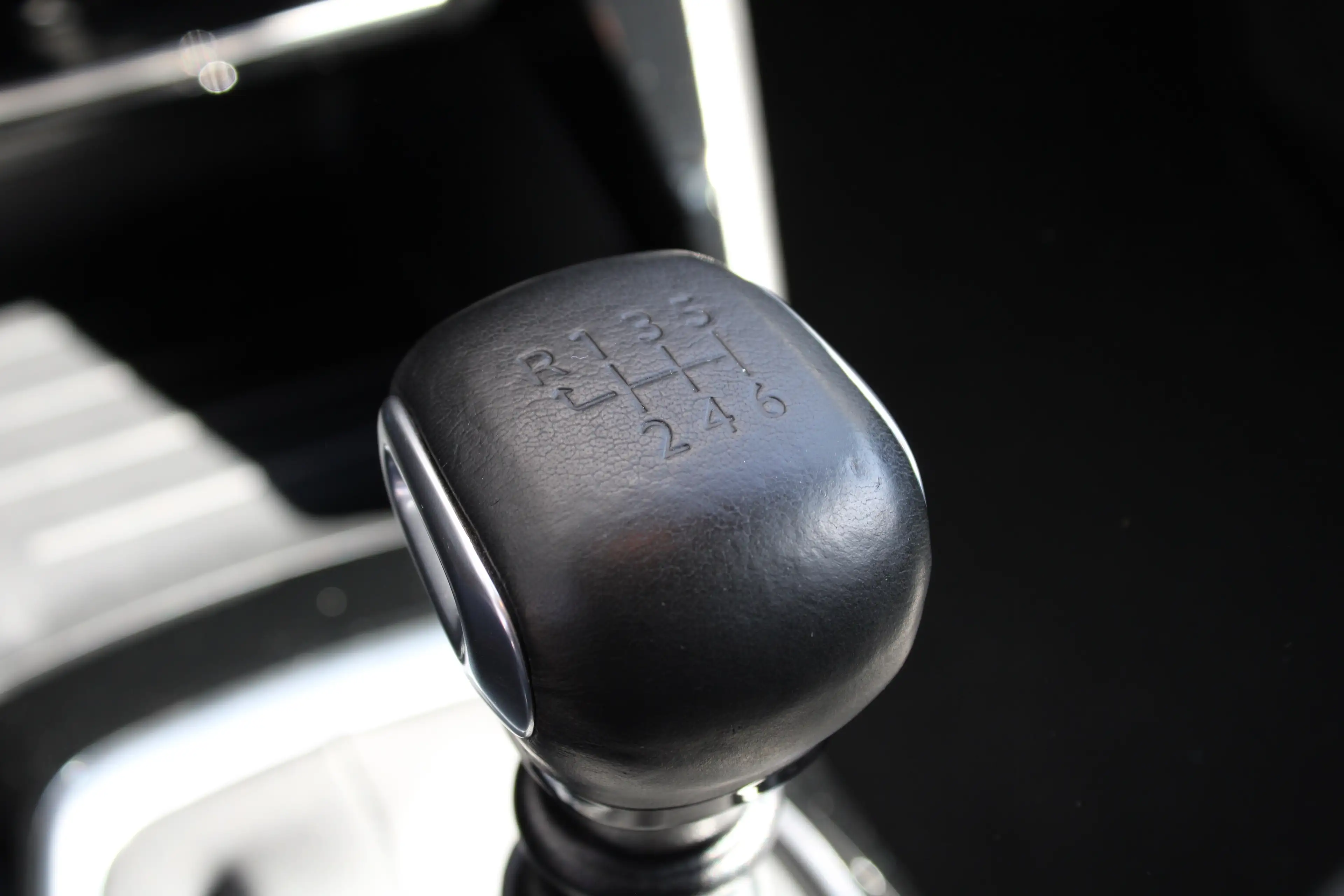 Peugeot 208 1.2 PureTech Allure Pack | Navi by app | Camera | — photo 23