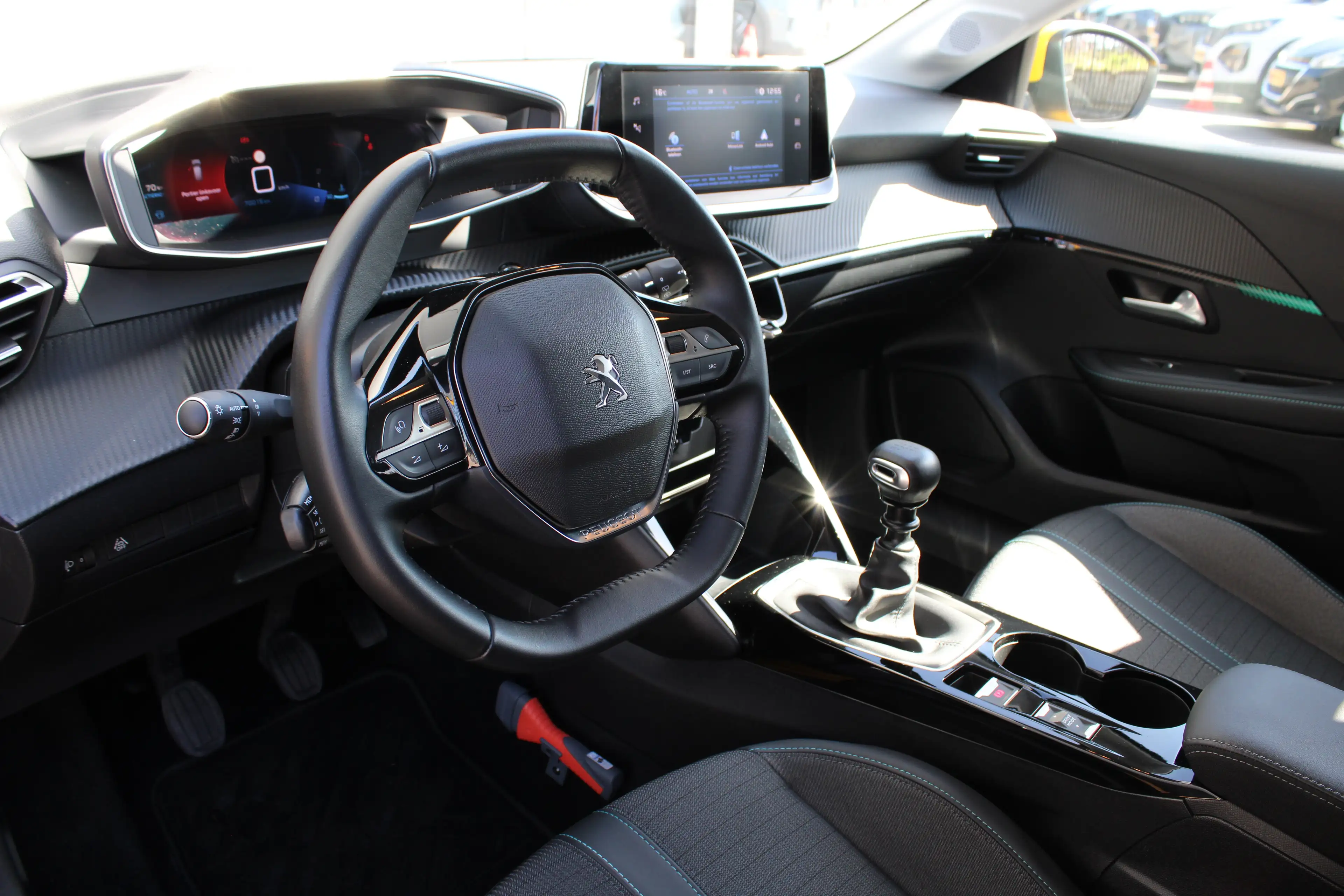 Peugeot 208 1.2 PureTech Allure Pack | Navi by app | Camera | — photo 22