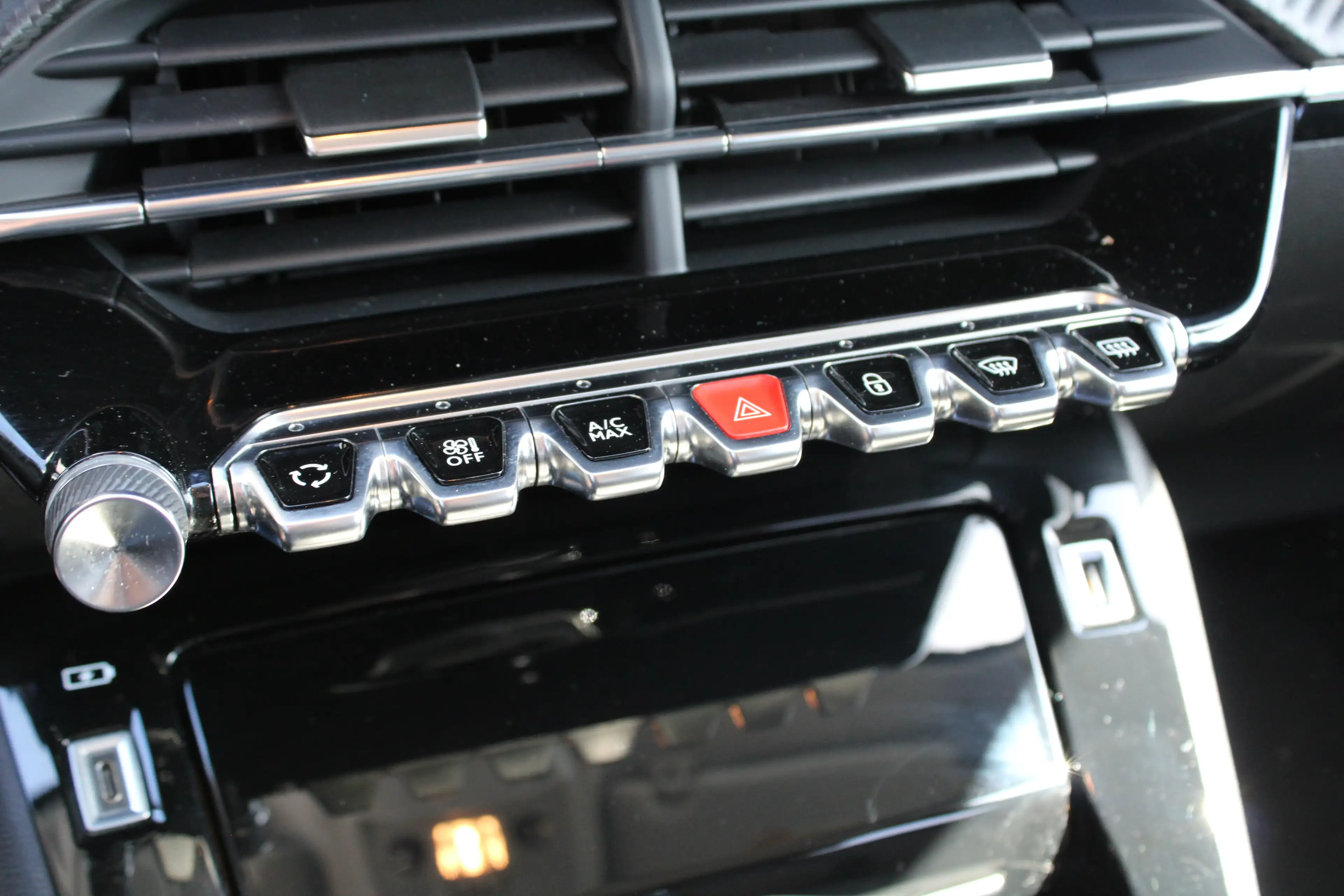 Peugeot 208 1.2 PureTech Allure Pack | Navi by app | Camera | — photo 26