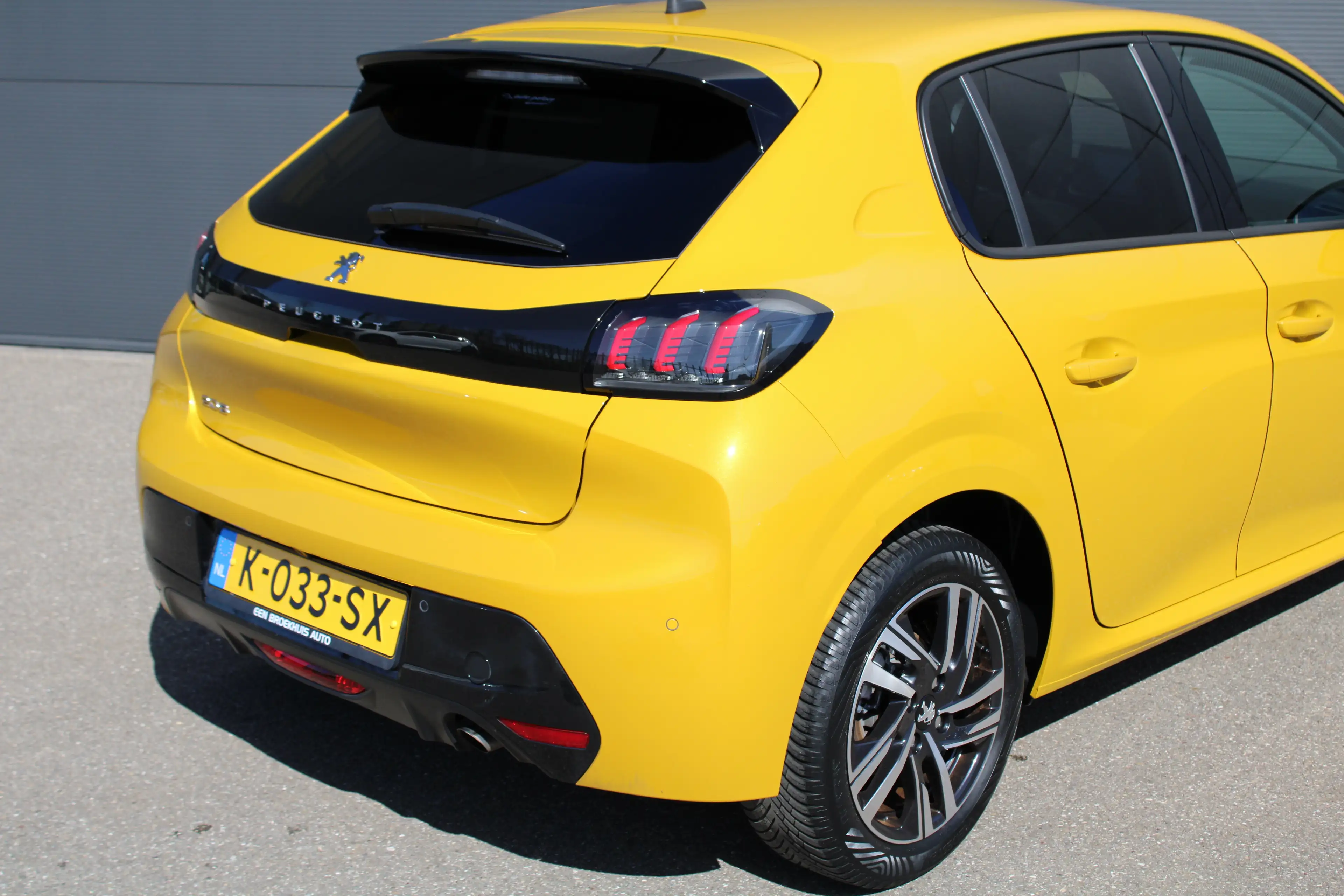 Peugeot 208 1.2 PureTech Allure Pack | Navi by app | Camera | — photo 14