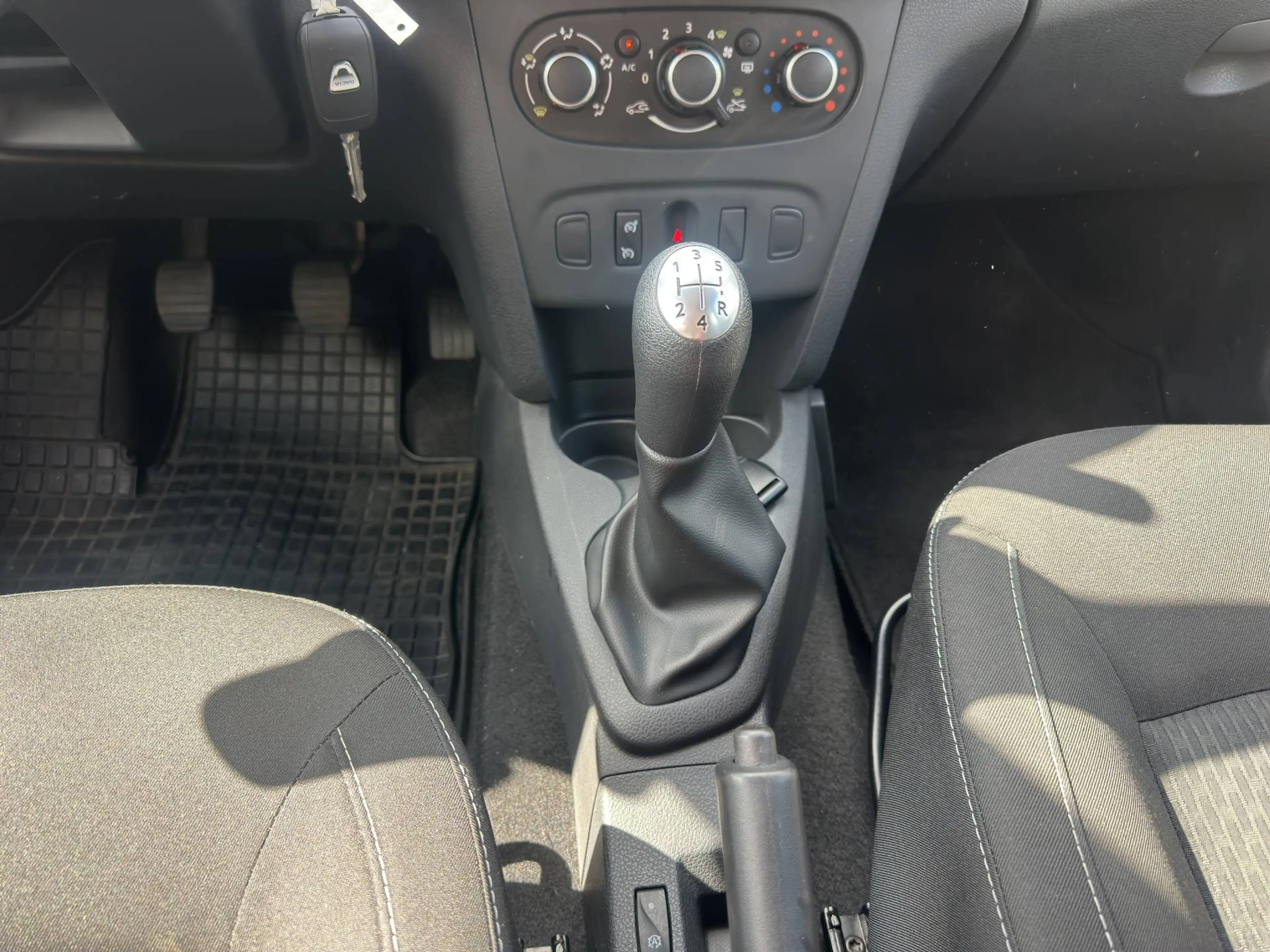 Dacia Logan MCV II Kombi Laureate KLIMA TEMP AHK — photo 14