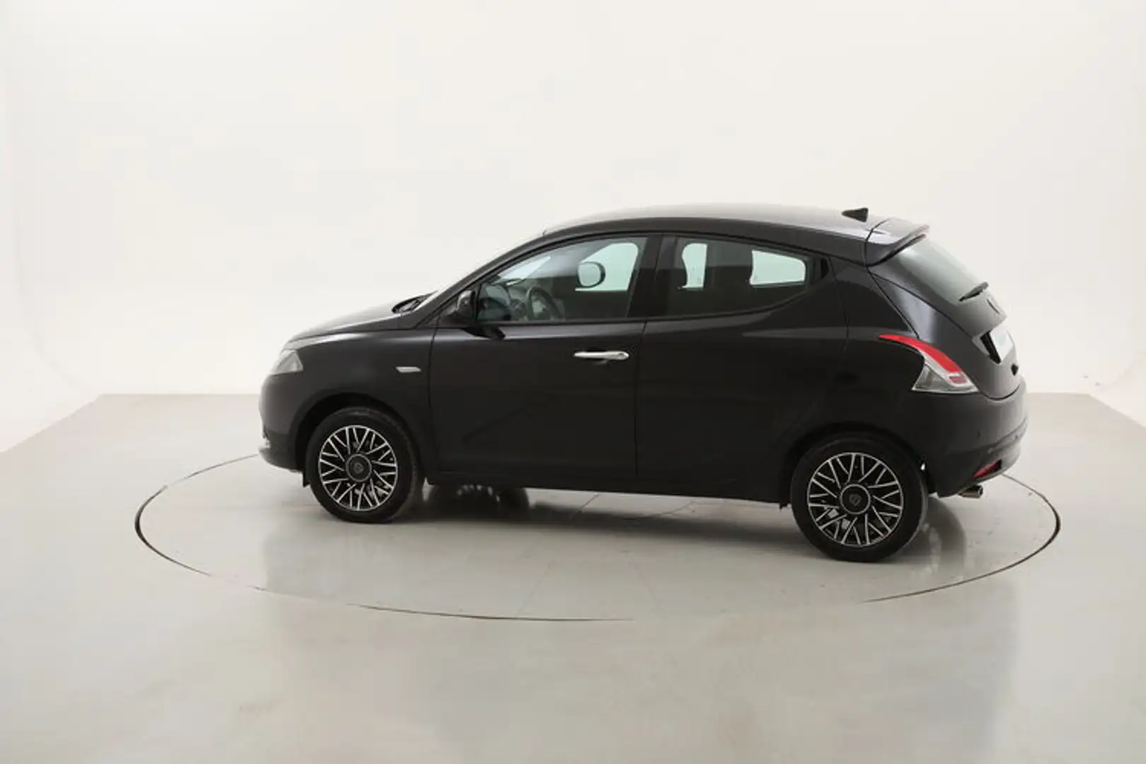 Lancia Ypsilon Hybrid Platino 1.0 Mild Hybrid 70CV Nero - 1