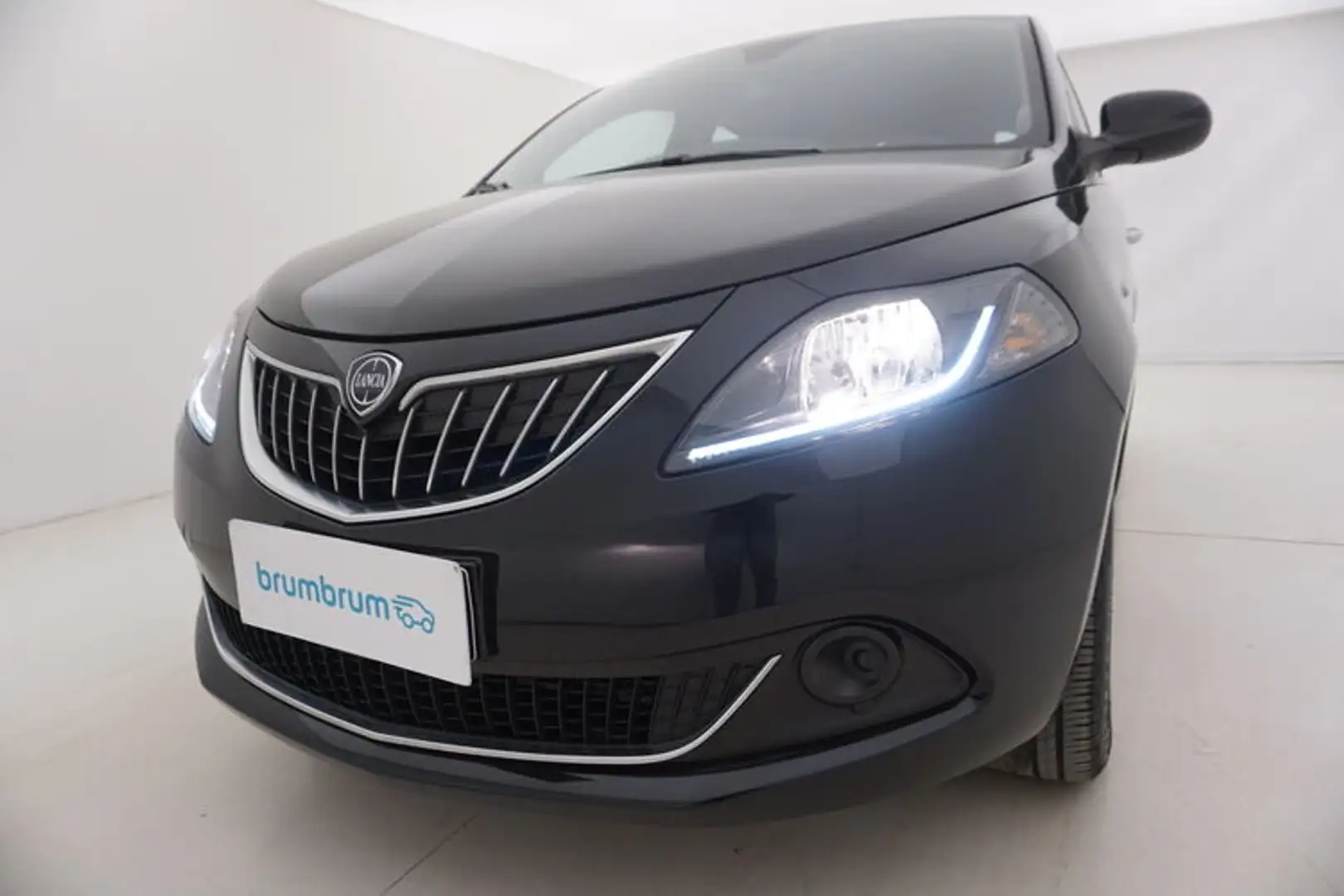 Lancia Ypsilon Hybrid Platino 1.0 Mild Hybrid 70CV Nero - 2