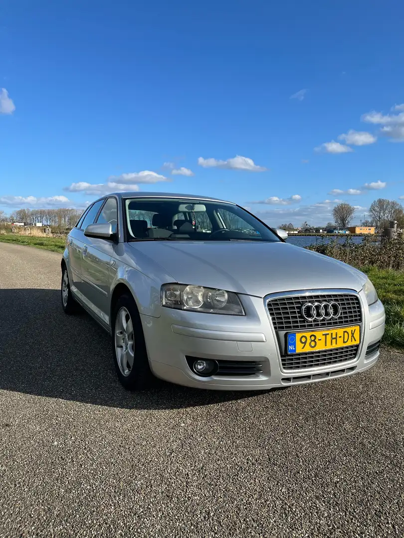 Audi A3 1.6 sportback Grijs - 1
