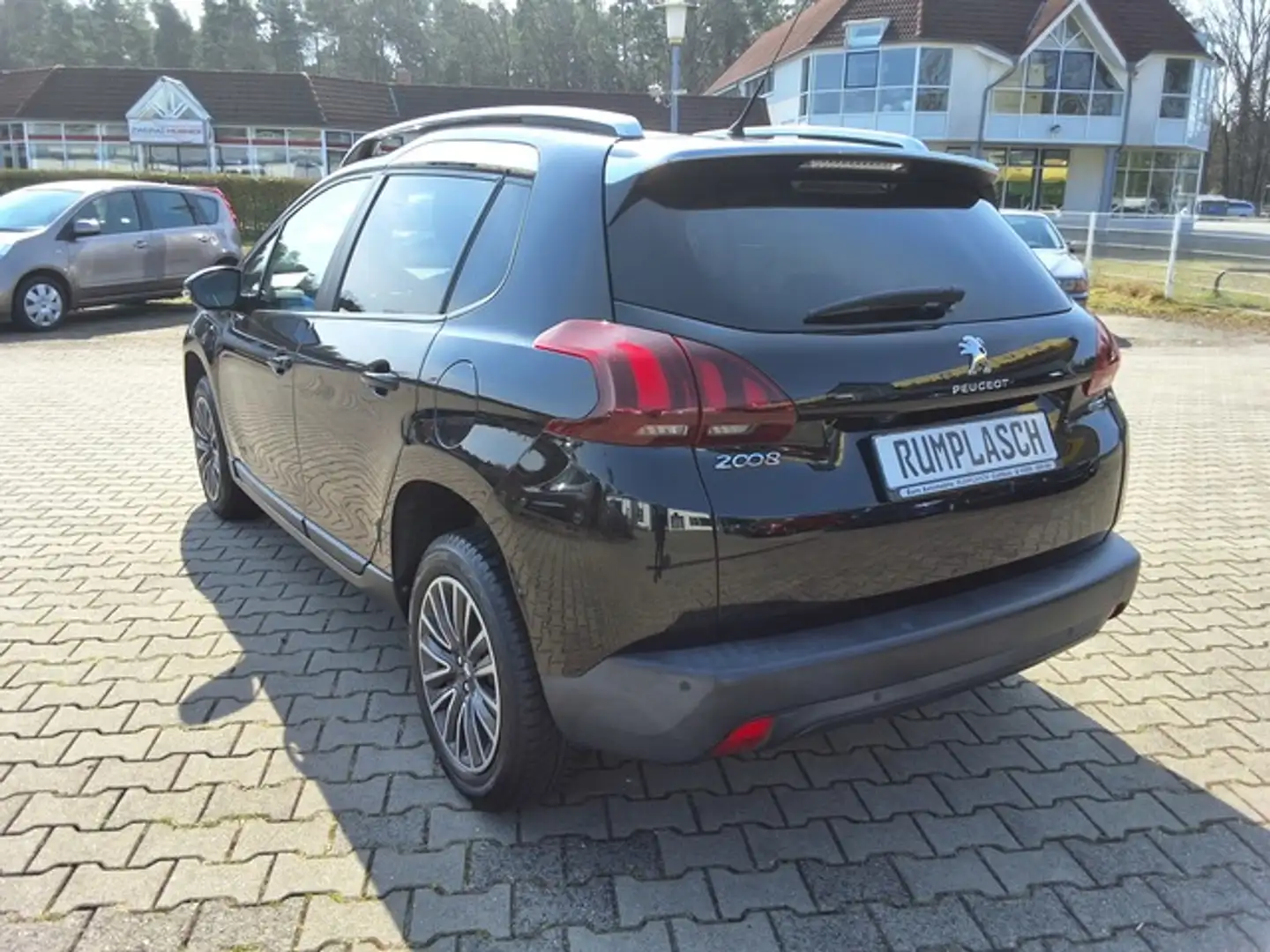Peugeot 2008 1.2 Pure Tec Allure Klimaauto Einparkhilfe Kamera Schwarz - 2
