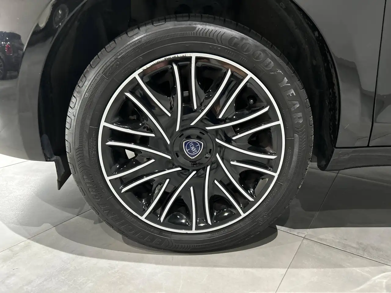 Lancia Ypsilon 2024 — фото 12