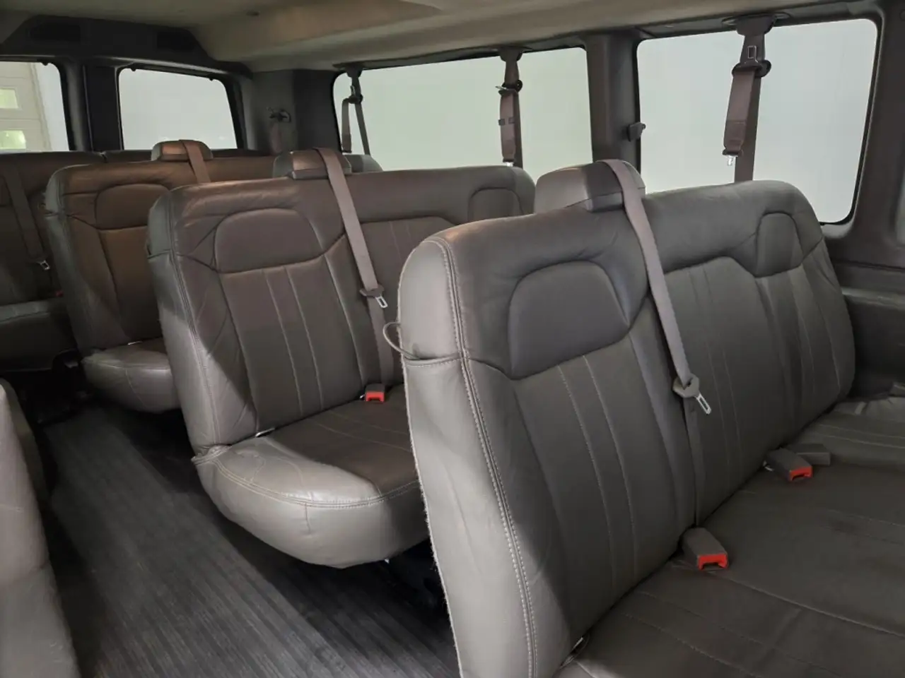 Chevrolet Express Passenger снимка Chevrolet Express Passenger