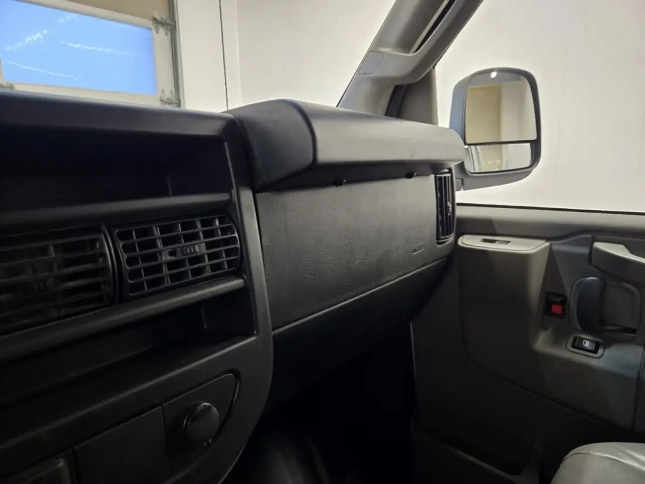 Chevrolet Express Passenger снимка Chevrolet Express Passenger