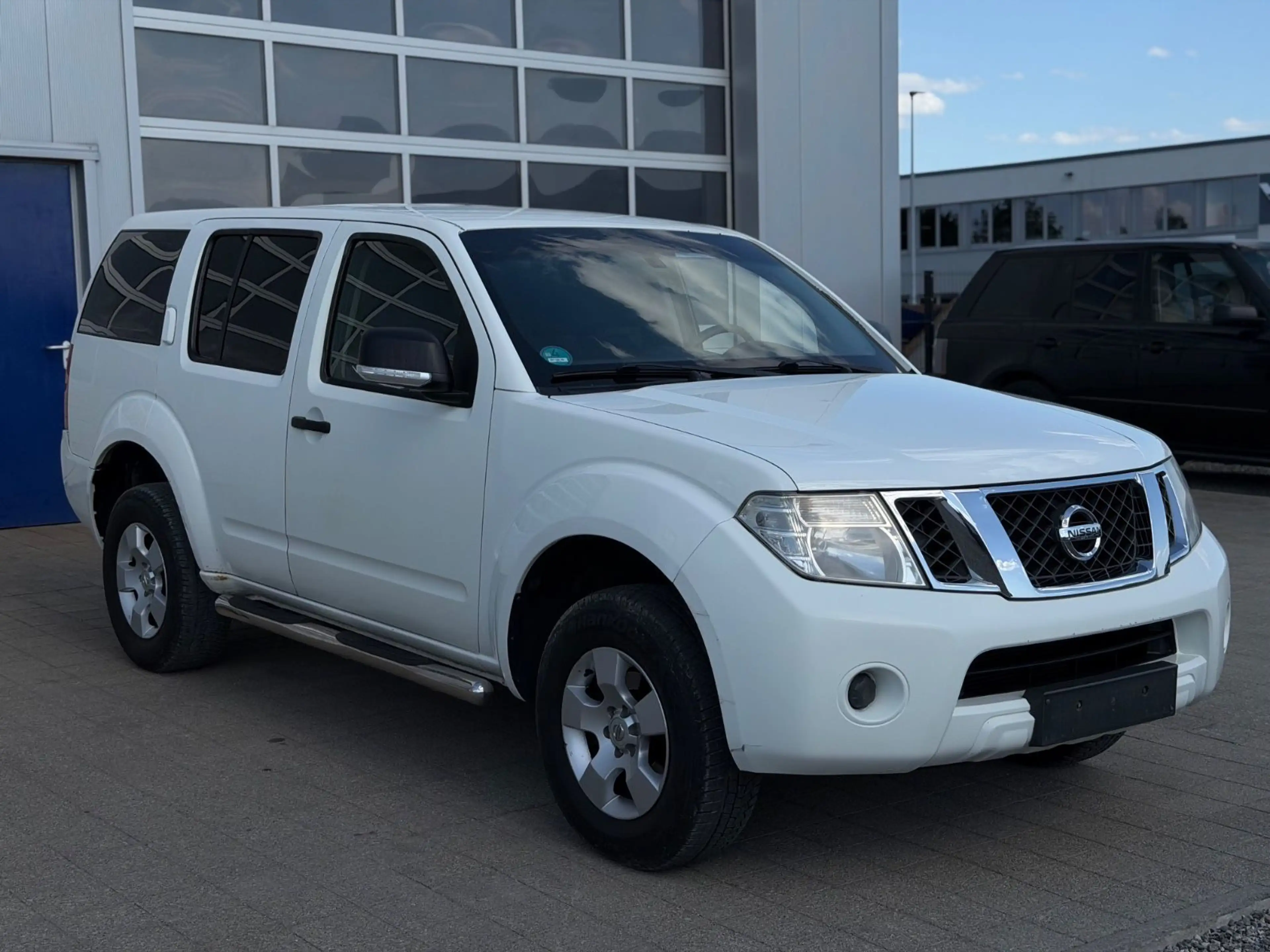 Nissan Pathfinder 2.5 dCi LE 7-Sitzer Kamera 4x4 Sitzhz — photo 2