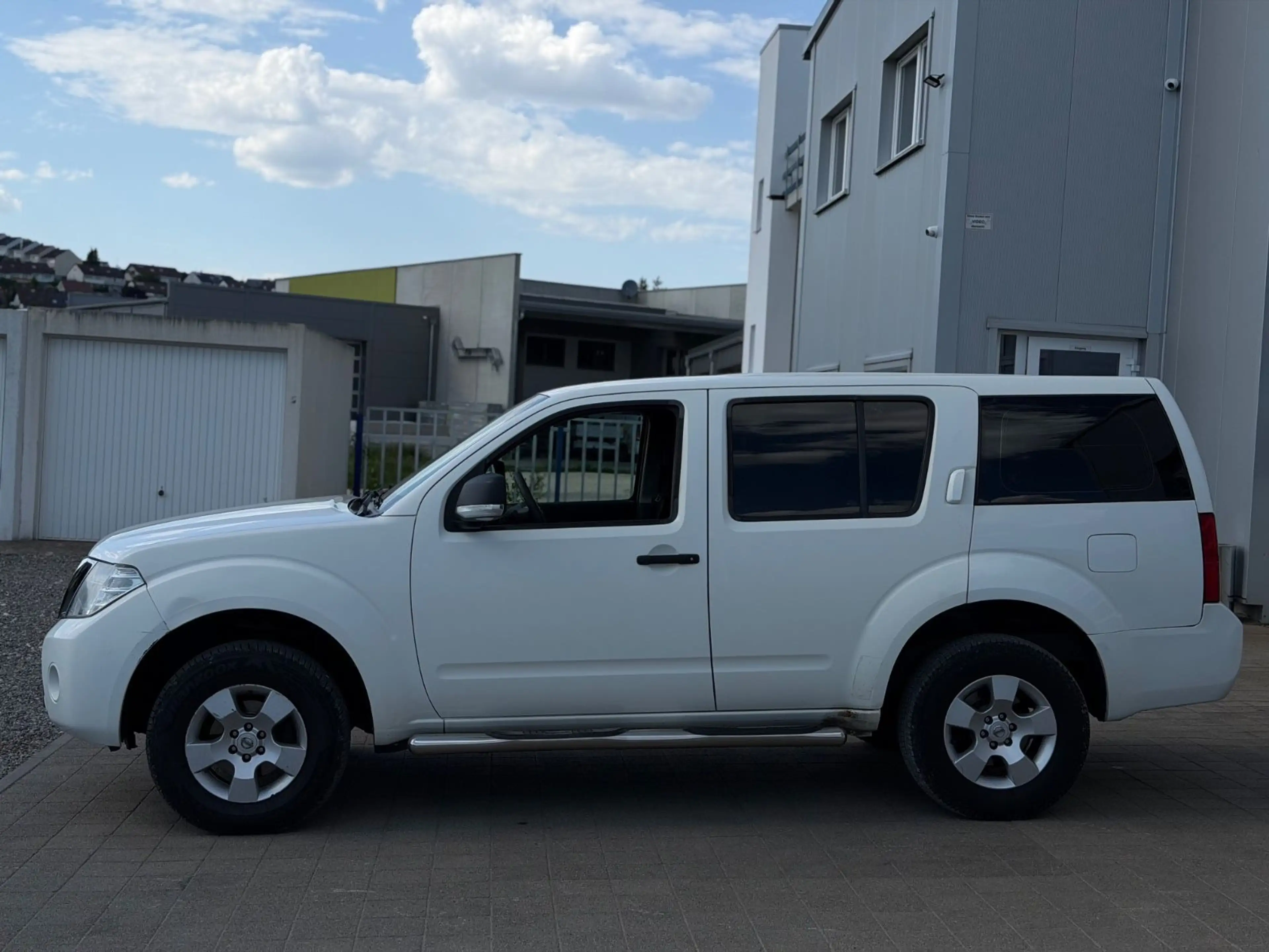 Nissan Pathfinder 2.5 dCi LE 7-Sitzer Kamera 4x4 Sitzhz — photo 4