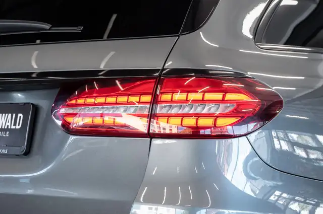 Mercedes-Benz E Class view 8