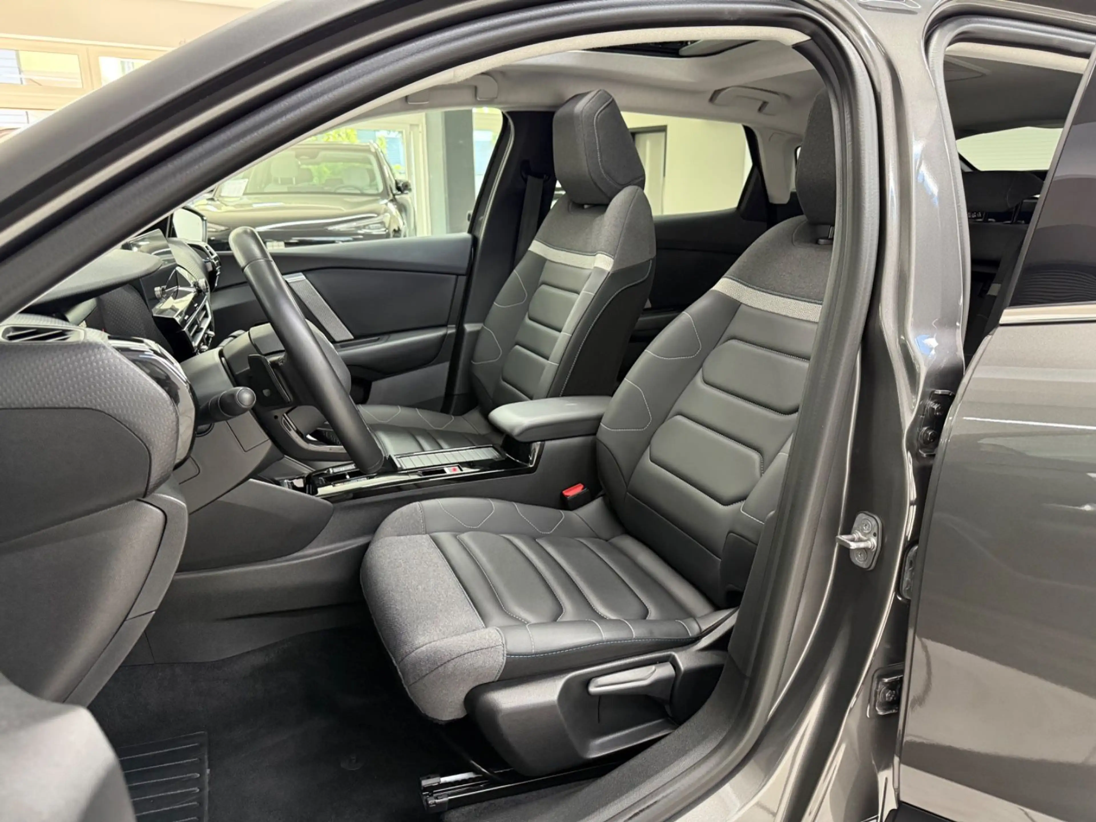 Citroen C4 Shine*Pano*HUD*Navi*Sitzhzg.*Carplay*Kamera — photo 13