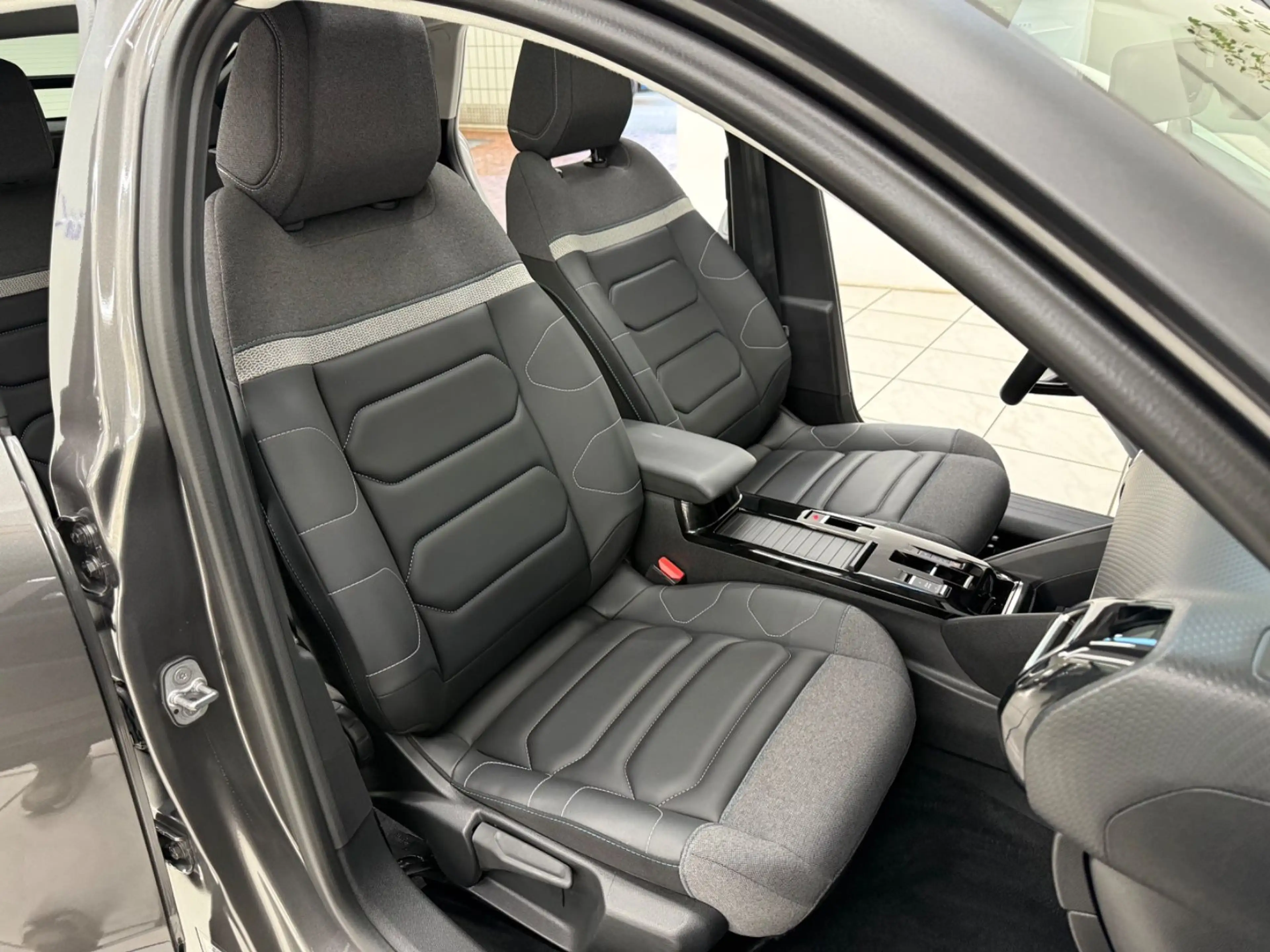 Citroen C4 Shine*Pano*HUD*Navi*Sitzhzg.*Carplay*Kamera — photo 11