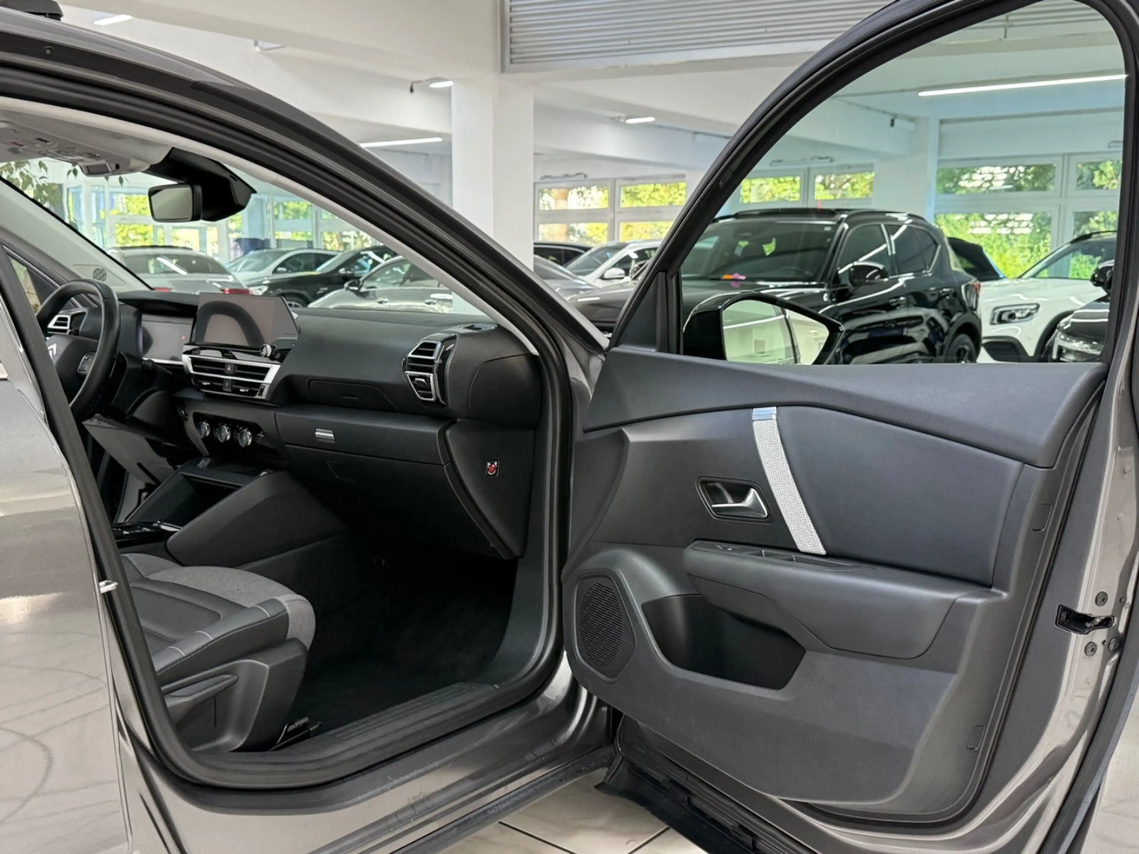 Citroen C4 Shine*Pano*HUD*Navi*Sitzhzg.*Carplay*Kamera — photo 8