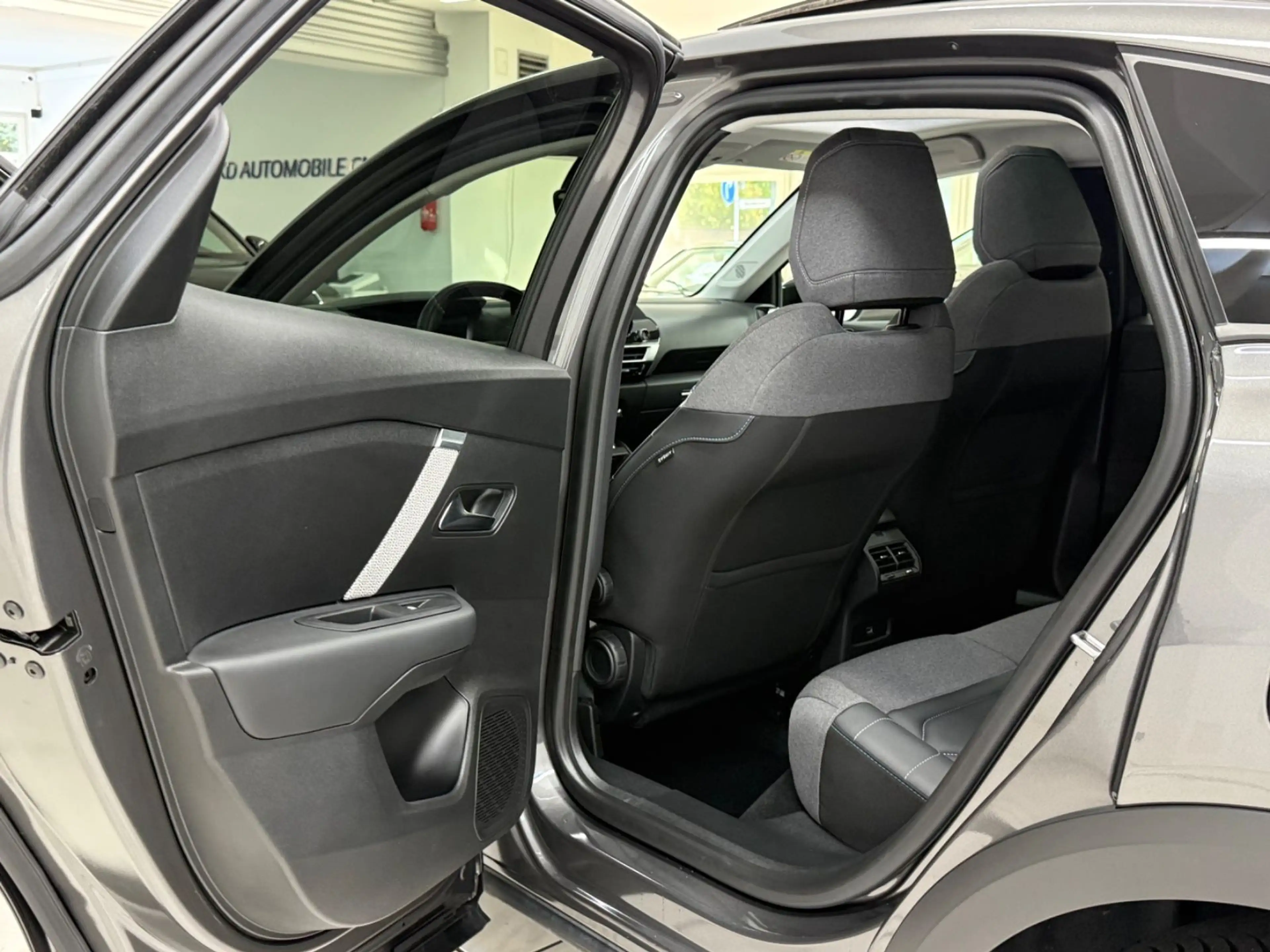 Citroen C4 Shine*Pano*HUD*Navi*Sitzhzg.*Carplay*Kamera — photo 7