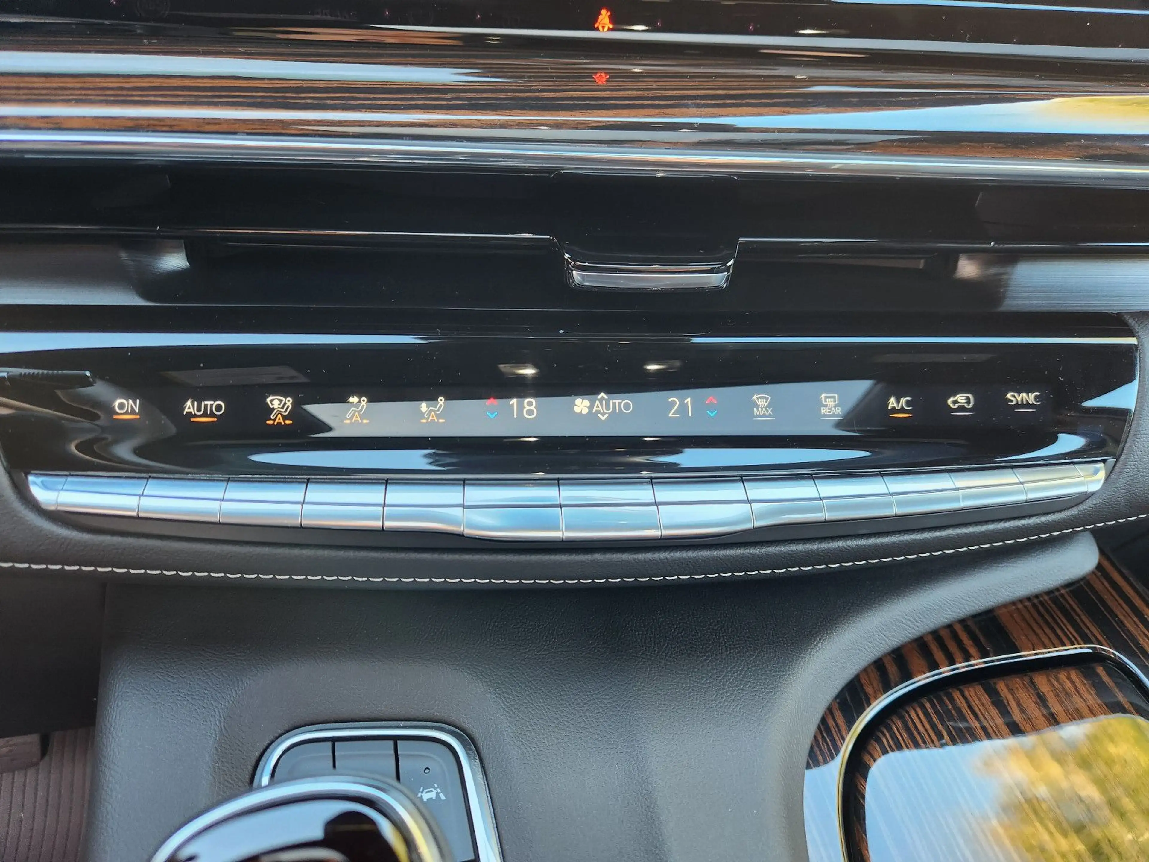 Cadillac Escalade PREMIUM LUXURY 6.2 7-Sitzer Pano CarPl. — photo 25