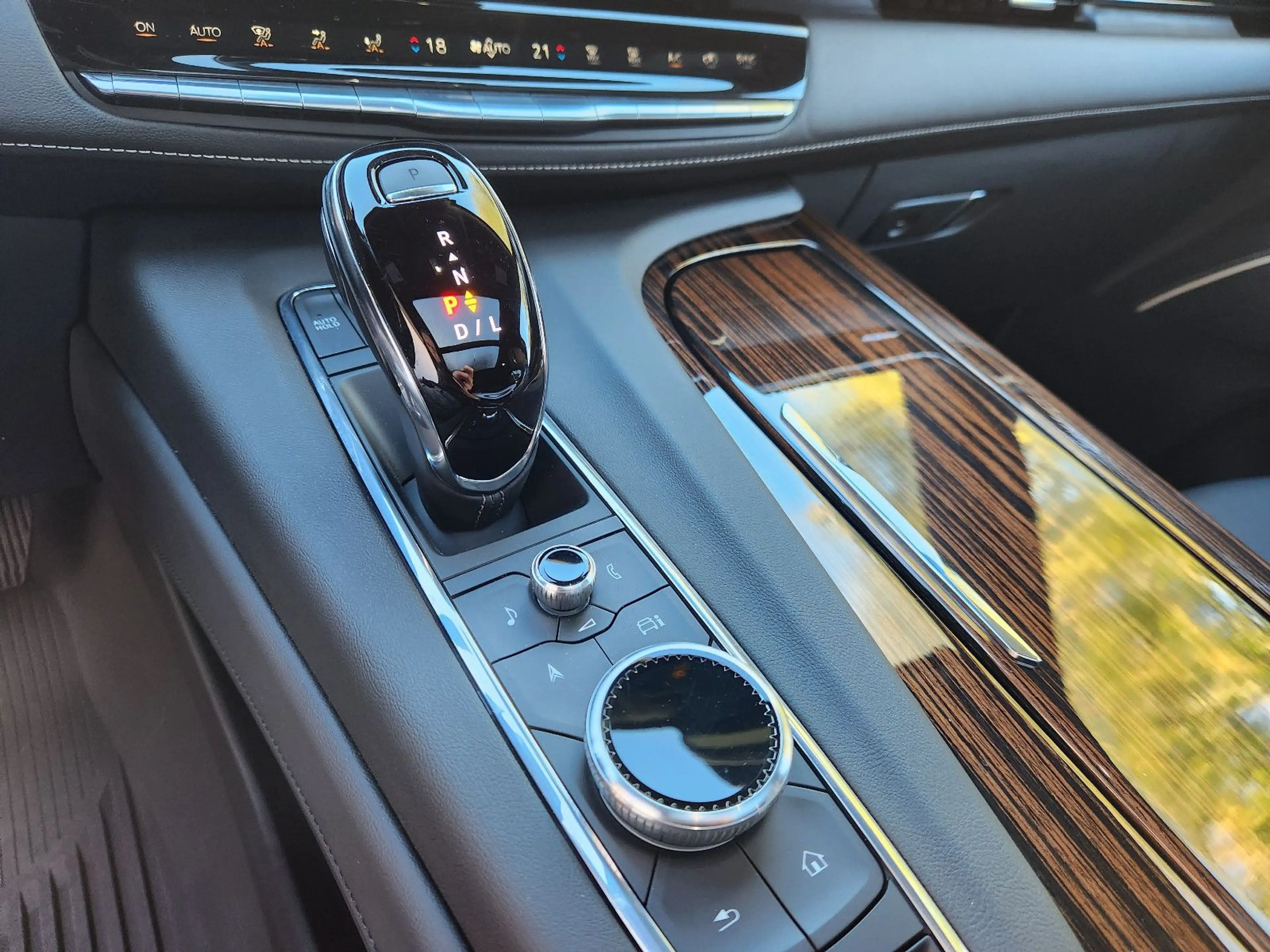 Cadillac Escalade PREMIUM LUXURY 6.2 7-Sitzer Pano CarPl. — photo 26