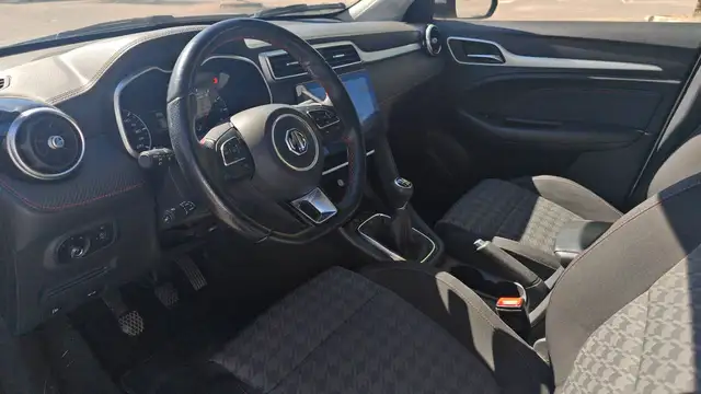 MG ZS view 8