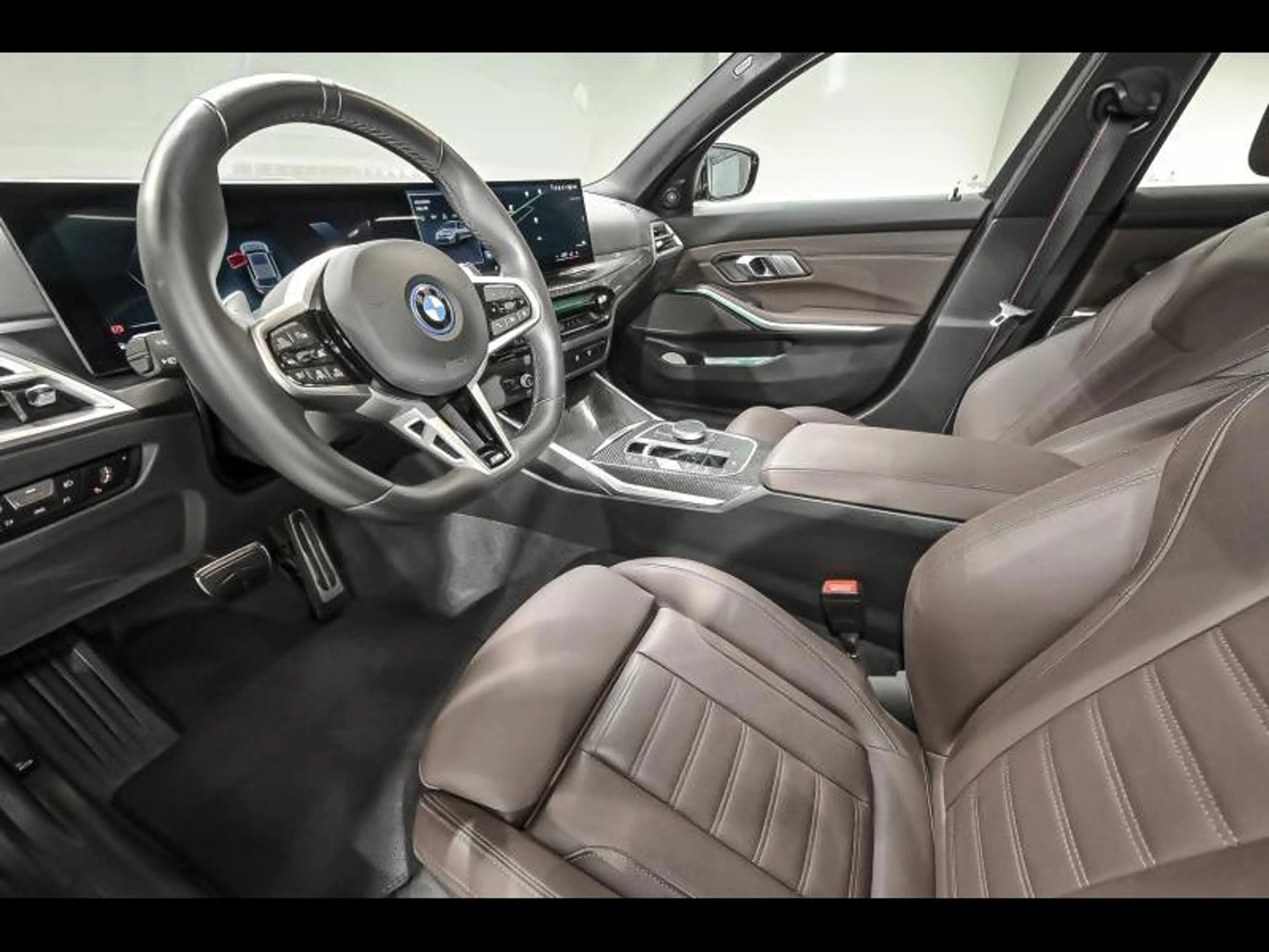 BMW 330 e Touring - M Pack — photo 6