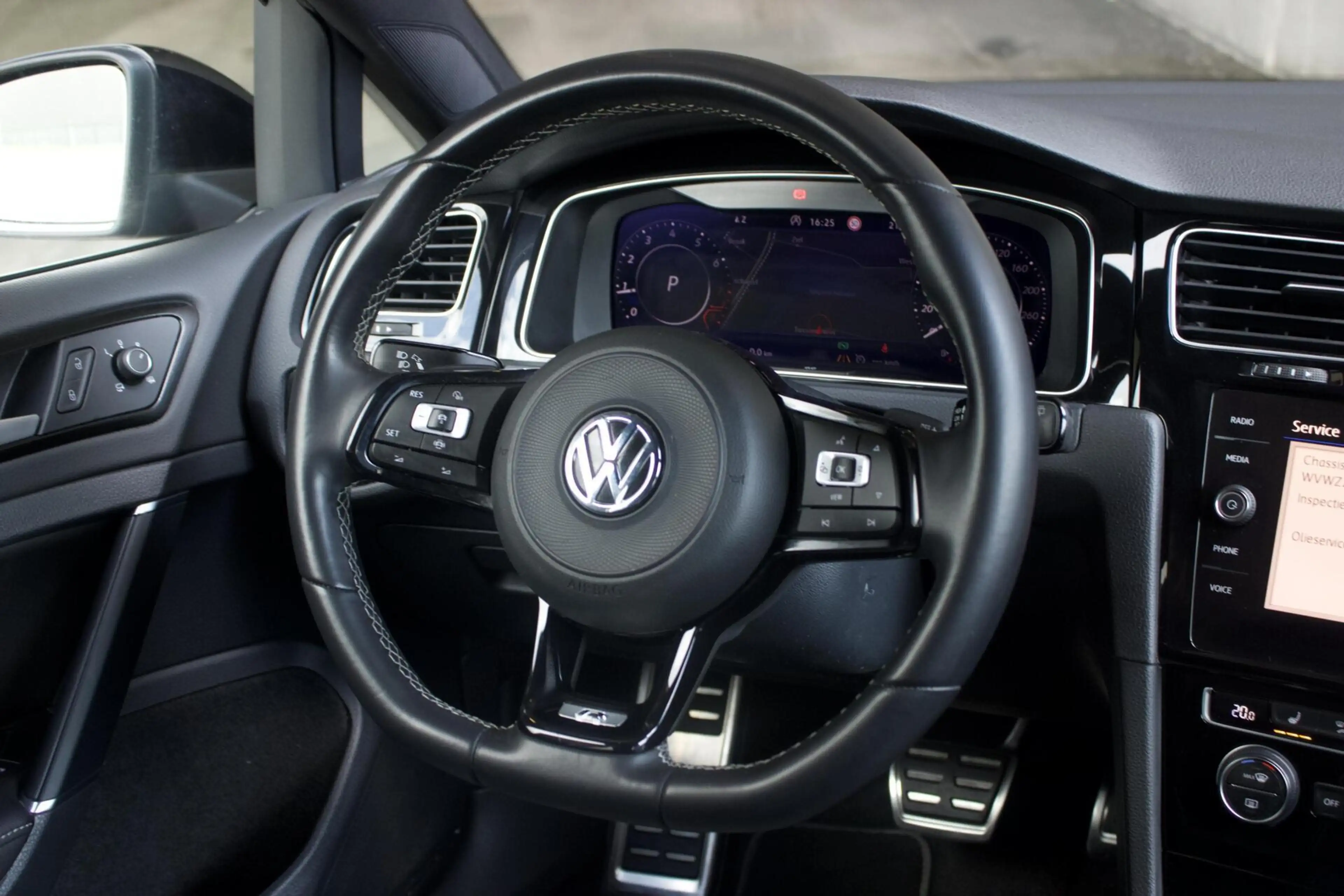 Volkswagen Golf R 7.5R 2.0 TSI | Virtual - DCC - Pretoria — photo 14