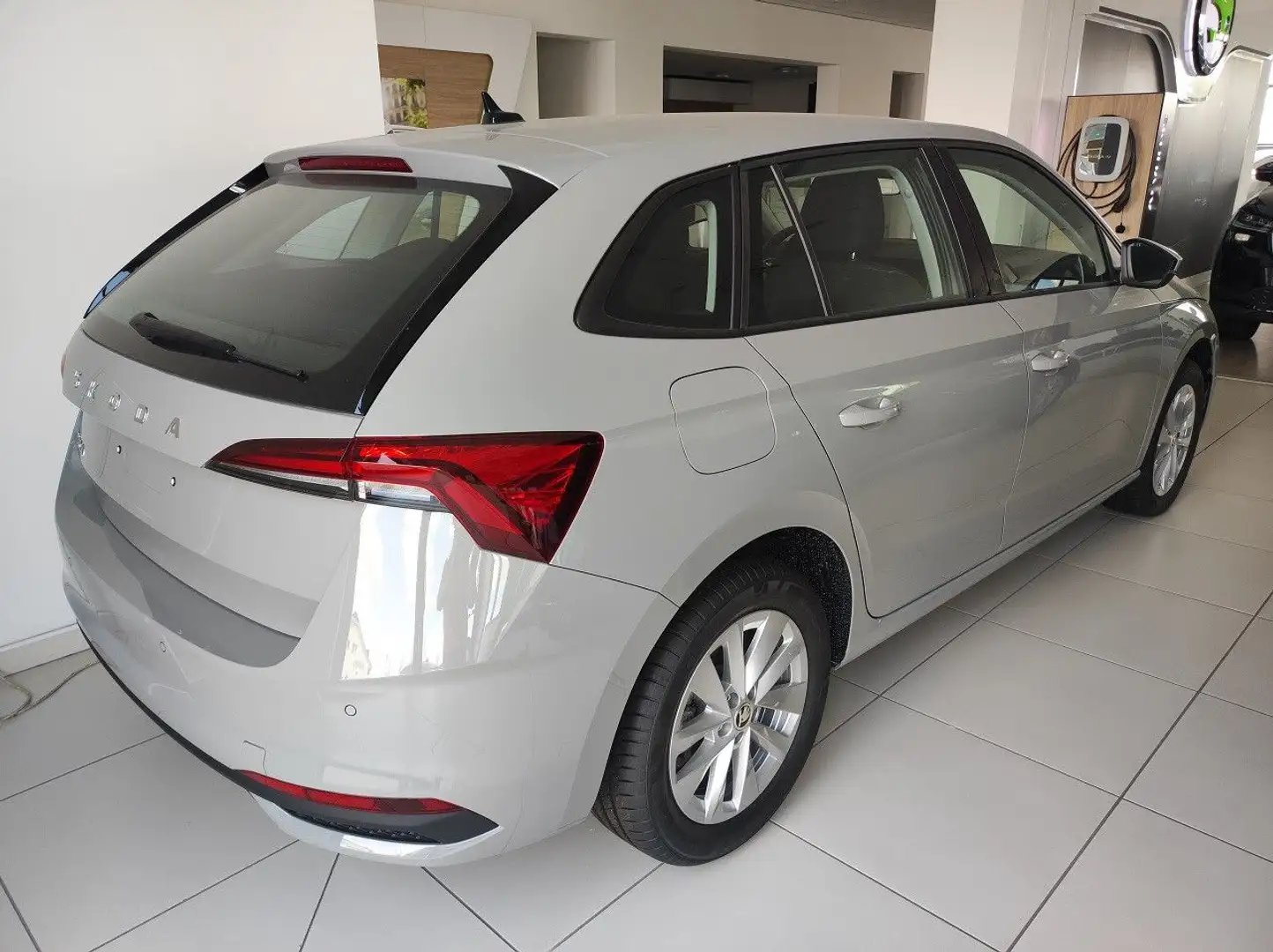 Skoda Scala 1.5 TSI DSG Selection AHK EHK Matrix Kamer Gris - 2