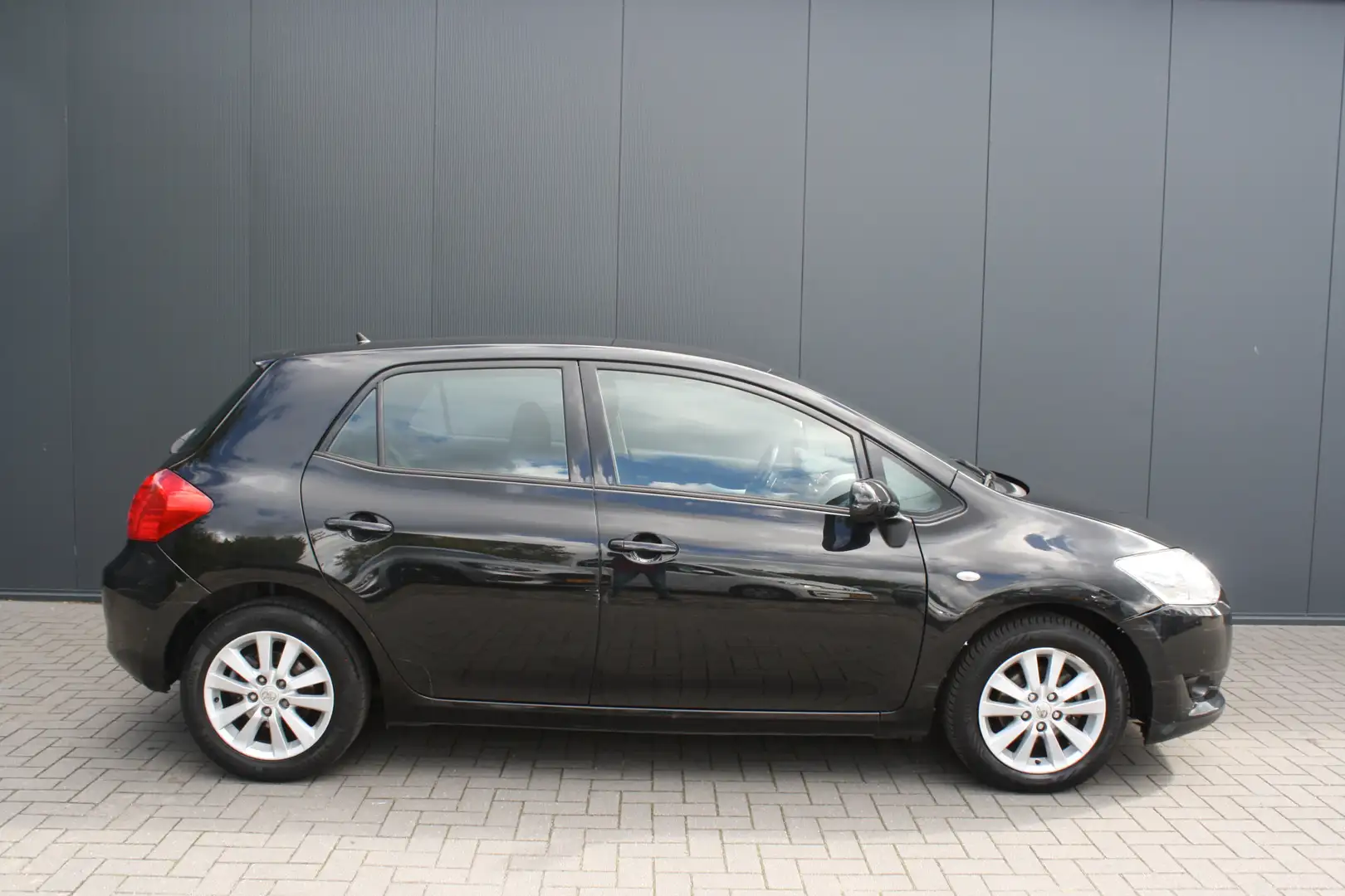 Toyota Auris 1.6-16V Sol - AUTOMAAT - 5-DEURS - CLIMA - 1e EIGE Zwart - 2