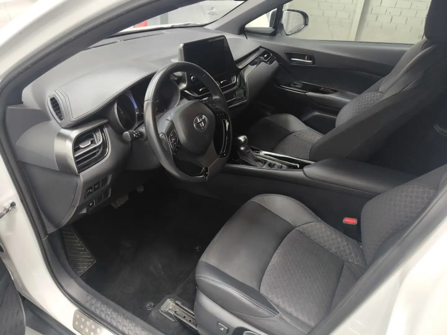 Toyota C-HR 180H GR Sport Alb - 2