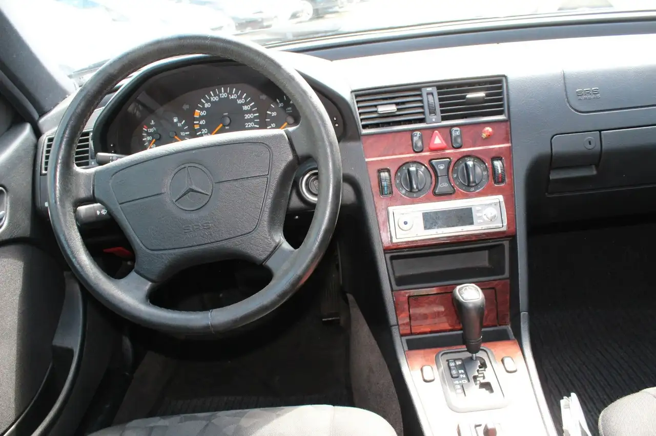 Mercedes-Benz C 180 Clasic AUTOMATIK, foto 9