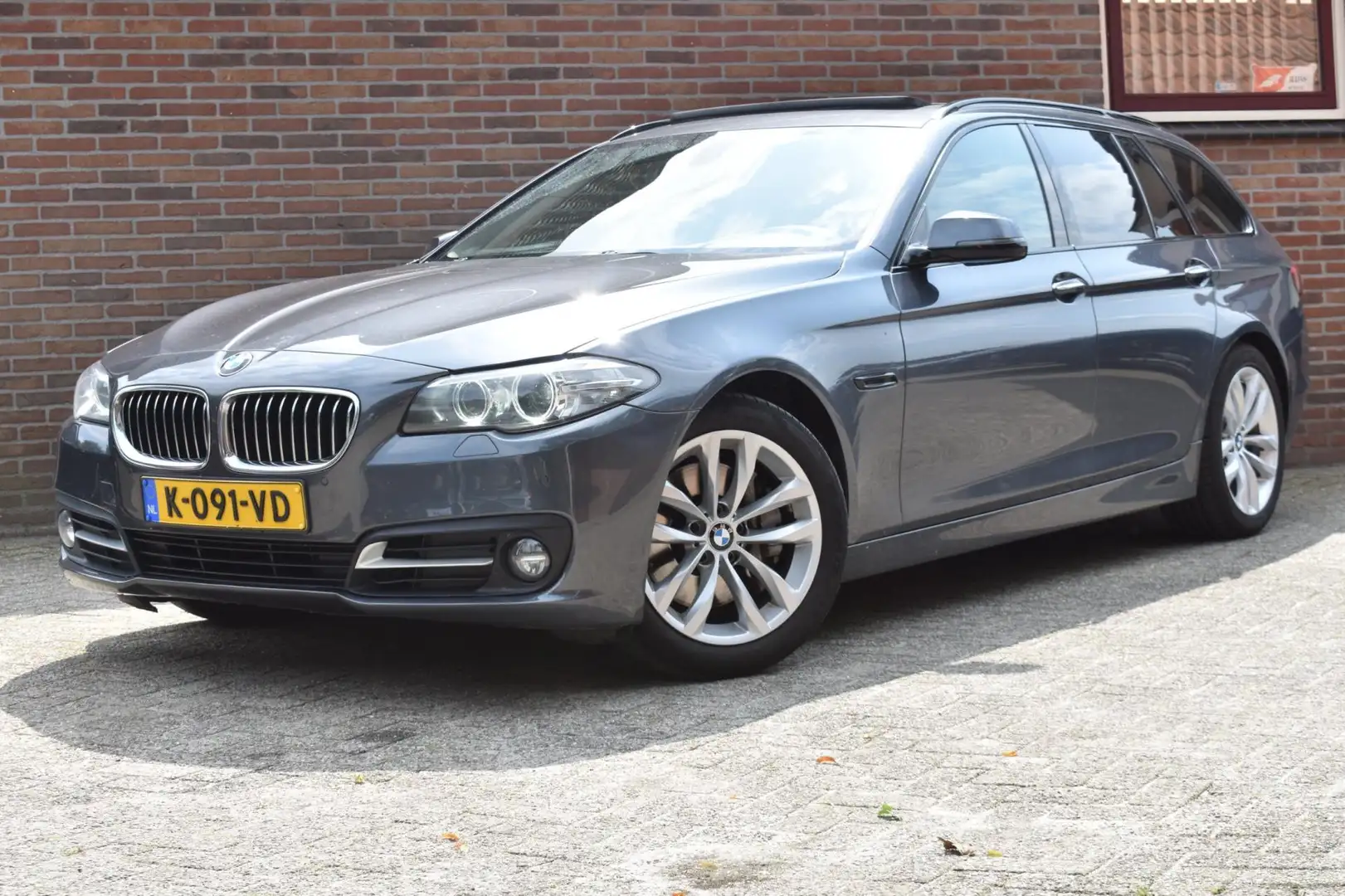 BMW 525 5-serie Touring 525d M Sport Edition Xenon Clima P Grijs - 1