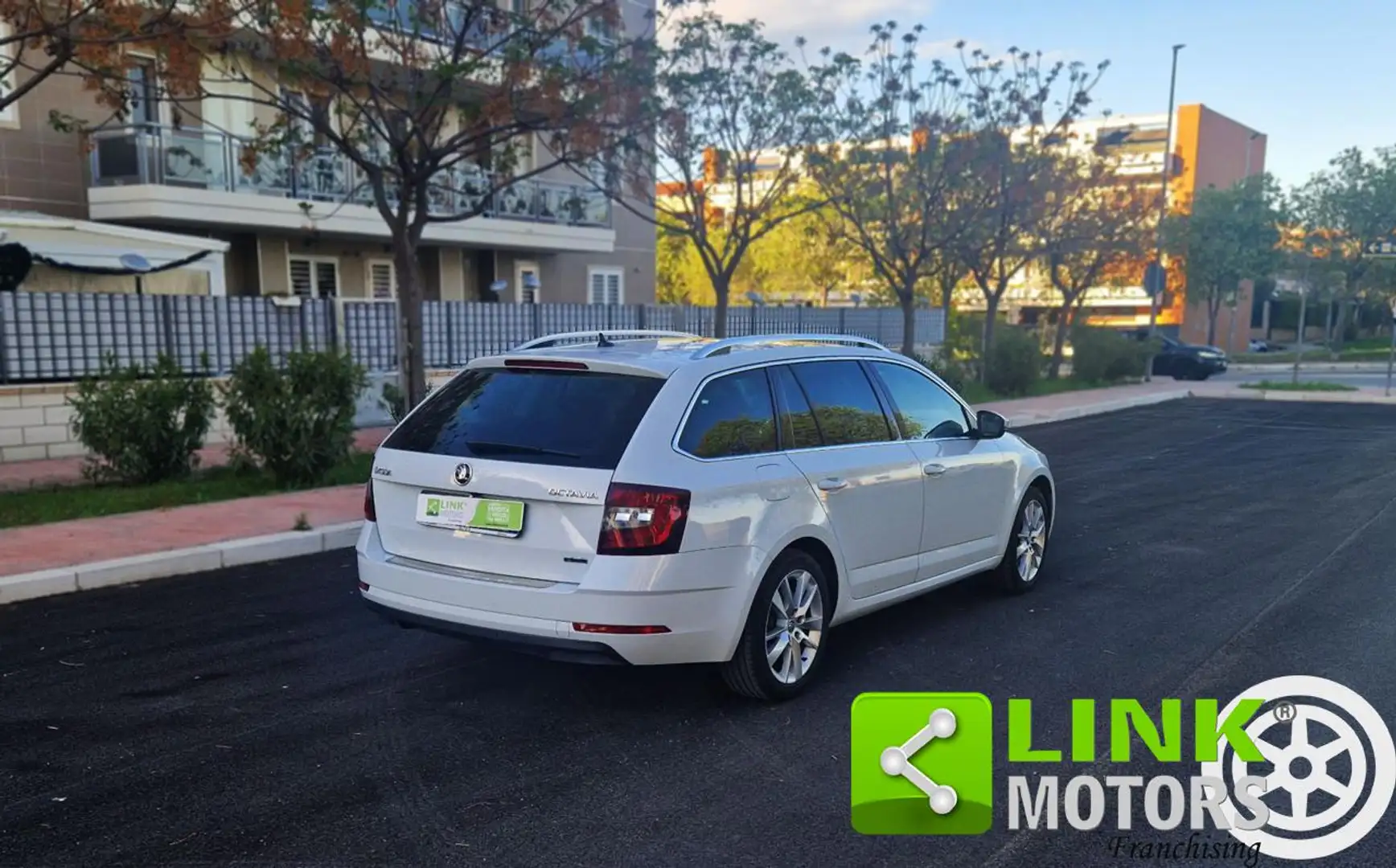 Skoda Octavia 1.5 DSG Wagon Style G-Tec UNICO PROP. Blanc - 2