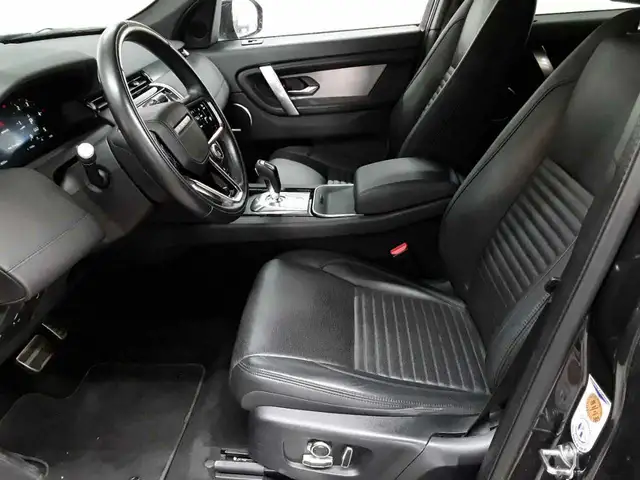 Land Rover Discovery view 3