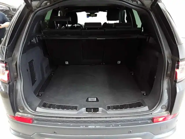 Land Rover Discovery view 9