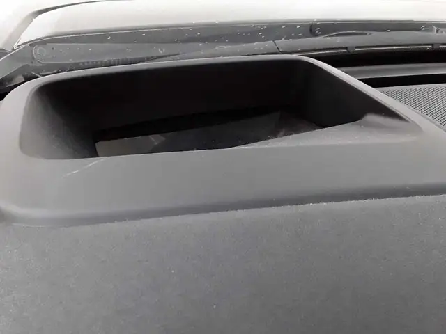 Land Rover Discovery view 15