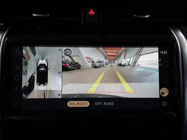 Land Rover Discovery view 14