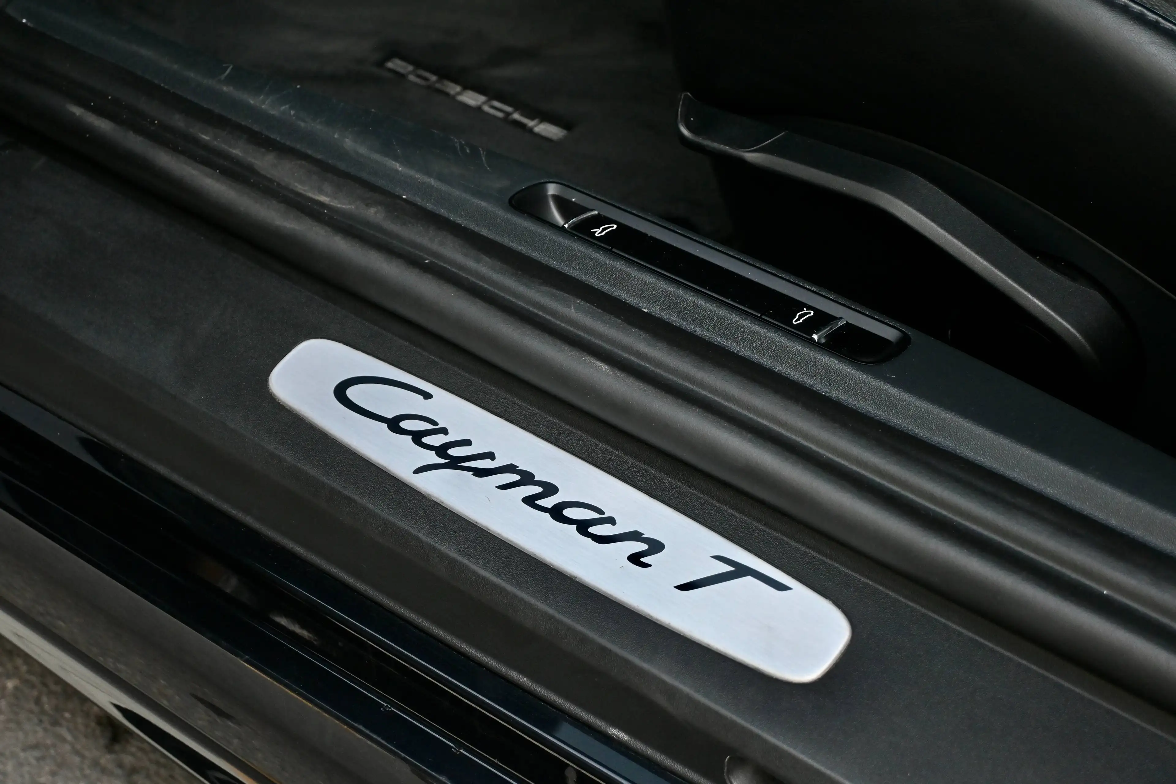 Porsche 718 Cayman T - Chrono - 20" wheels - Camera - History — photo 14