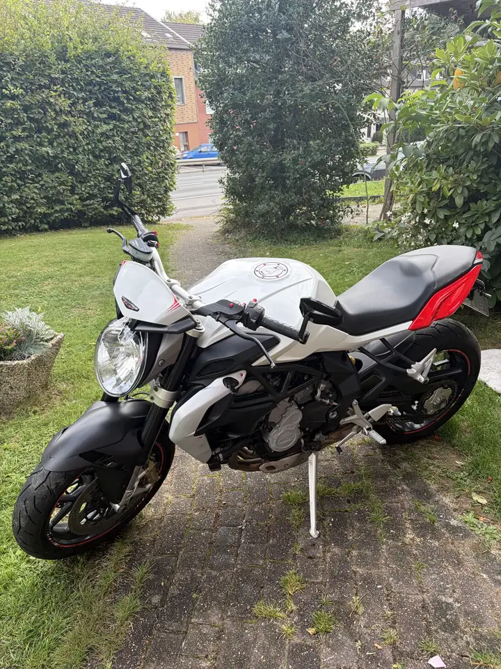 MV Agusta Brutale 800