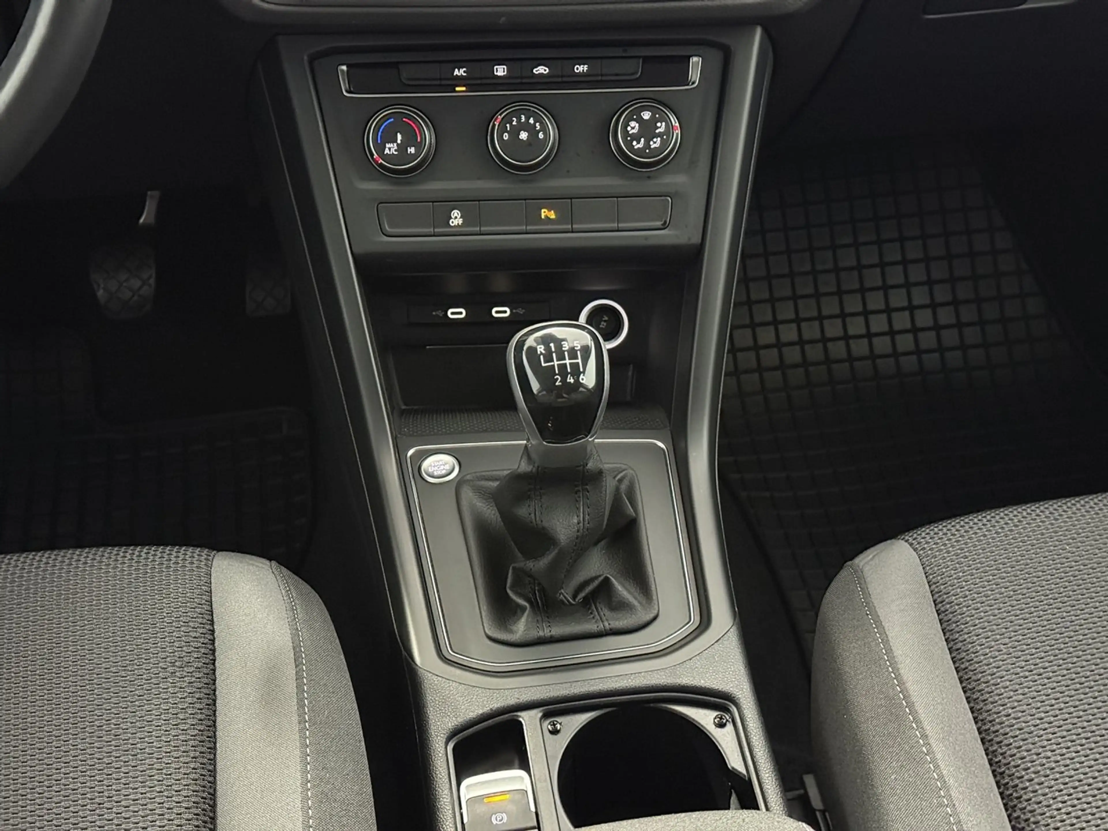 Volkswagen Touran TDI — photo 12